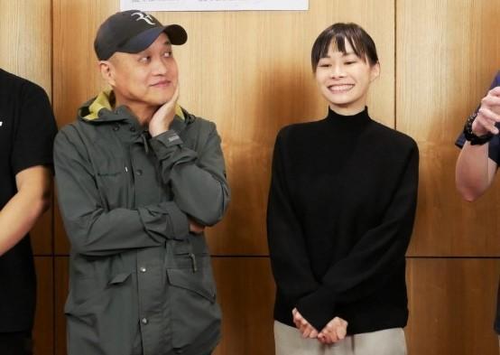 鄭文堂跟女兒鄭宜農上《娛樂超skr》難得父女同框開心拌嘴。 (民視提供)
