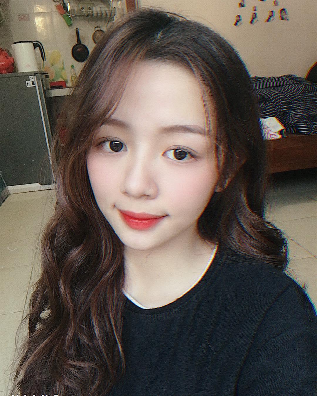 Dao Linh Chi今年21歲,憑著清純甜美的外貌算是Instagram小網紅。(翻攝自Dao Linh Chi的Instagram)
