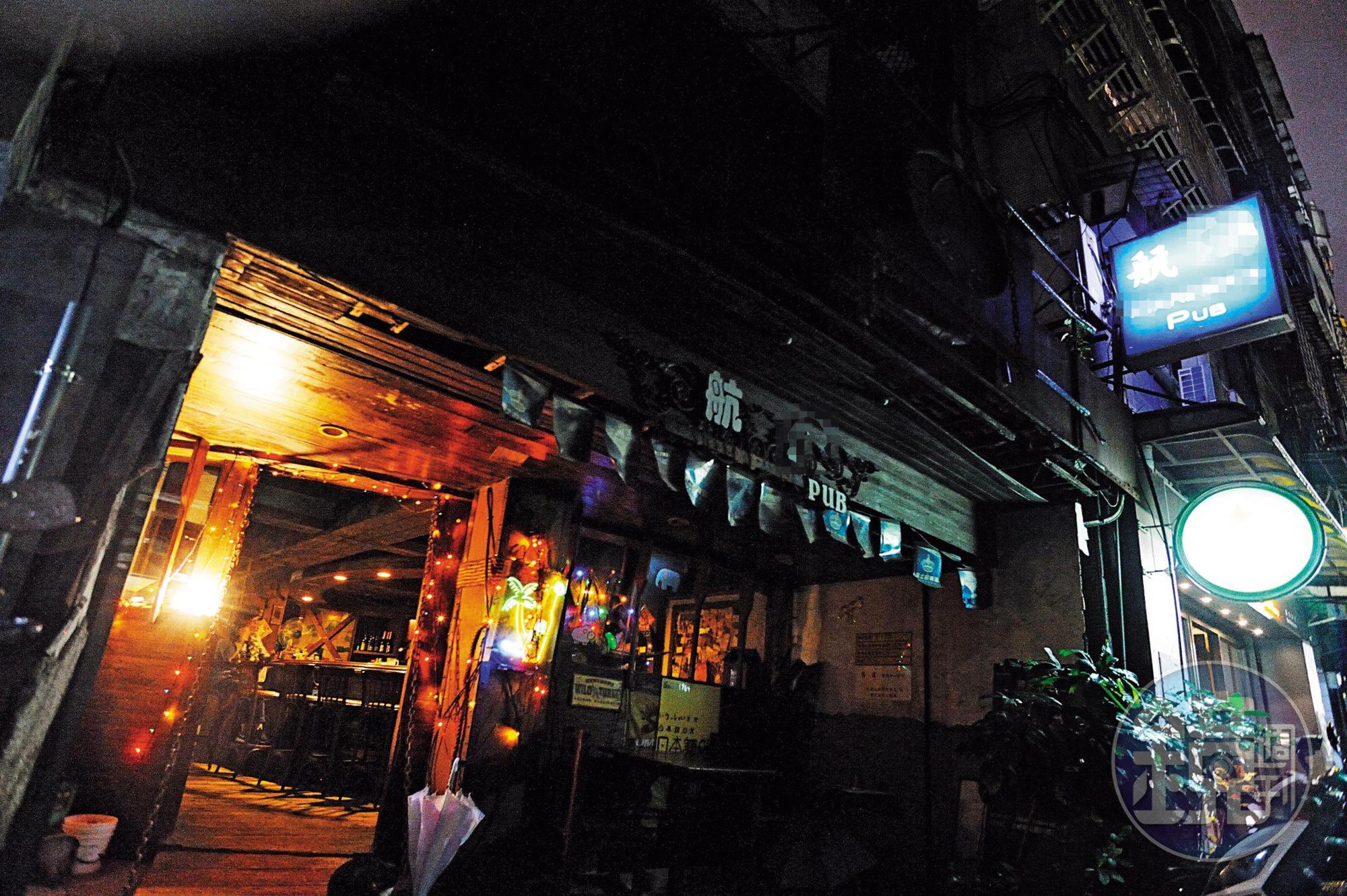 台北市雙城街的航X酒吧，被議員點名是全台最大的酒托店。