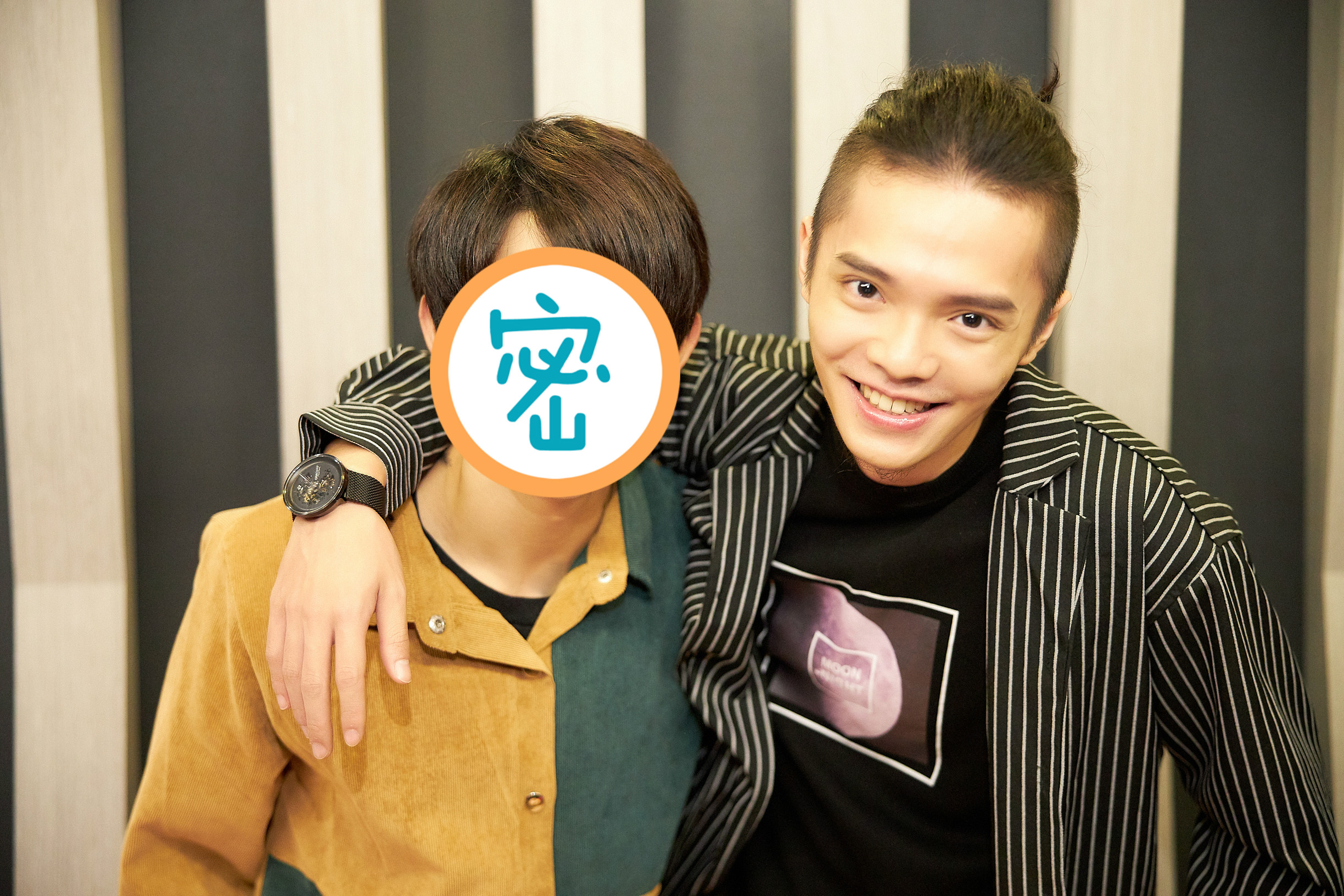 林暉閔和曾柏鈞化身熱愛音樂的青年，拍攝海選影片。（Kre8音樂實驗室提供）