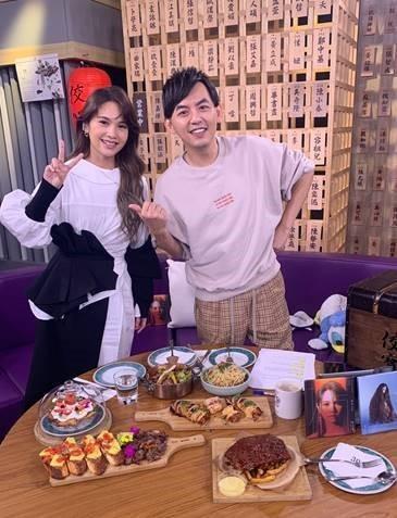 對於黃子佼婚期一拖再拖,楊丞琳相當不滿認為「一定有問題」。(Yahoo TV提供)