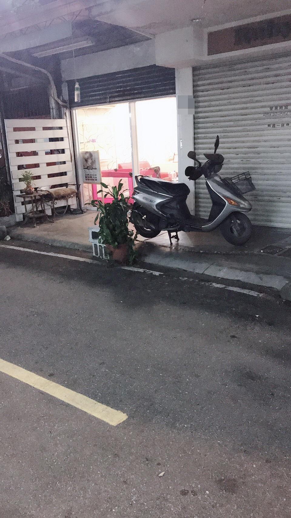 原位於板橋美容坊早已人去樓空。