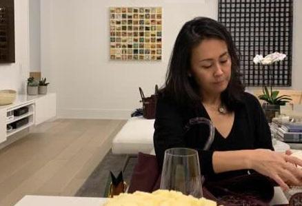 57歲的利智素顏模樣曝光，引起網友討論。（翻攝自微博）