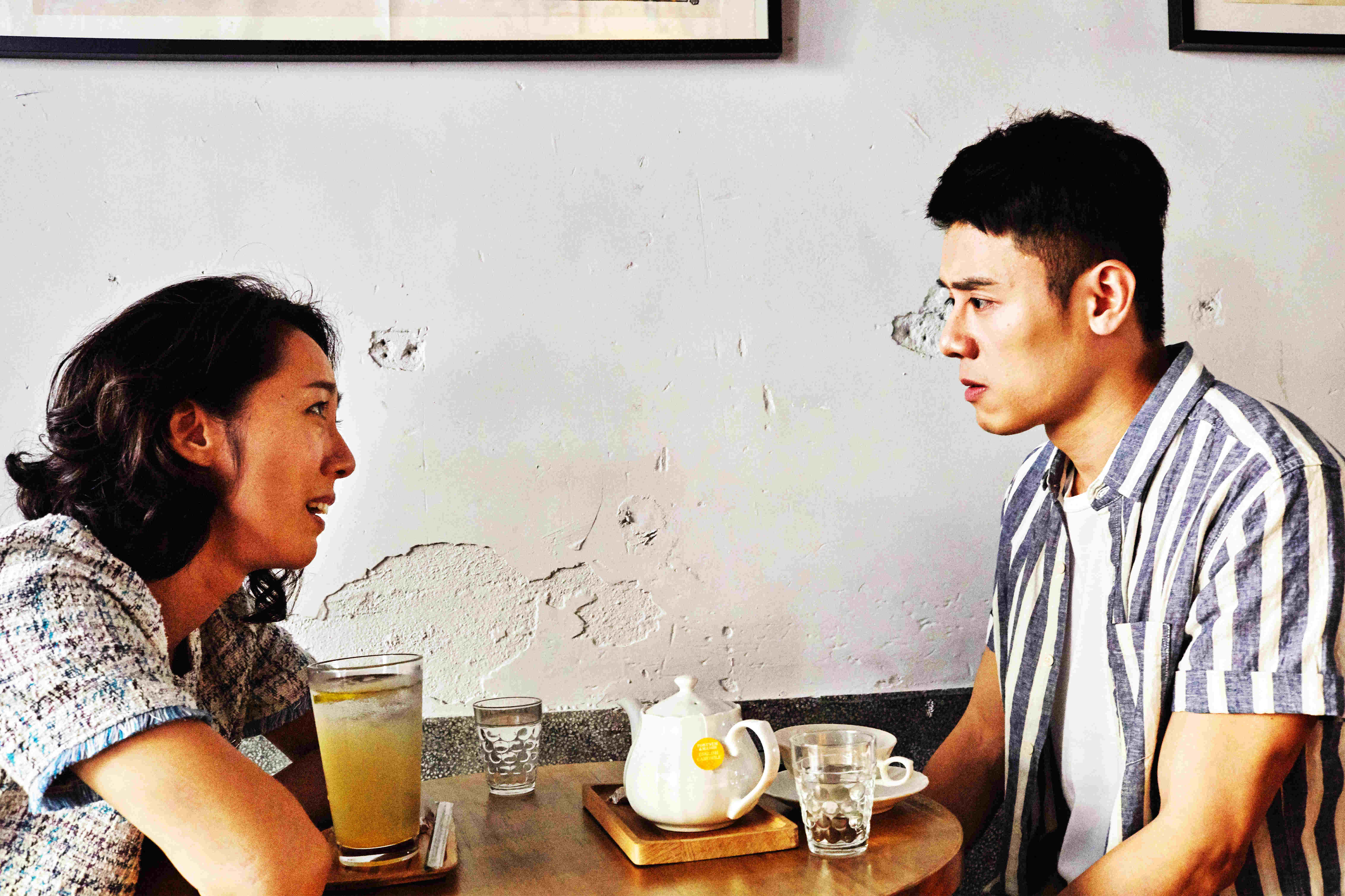 在《我的靈魂是愛做的》裡,張詩盈飾演老公有HIV的「同妻」,她與「小王」邱志宇談判時氣場強大,令人印象深刻。(海鵬提供)