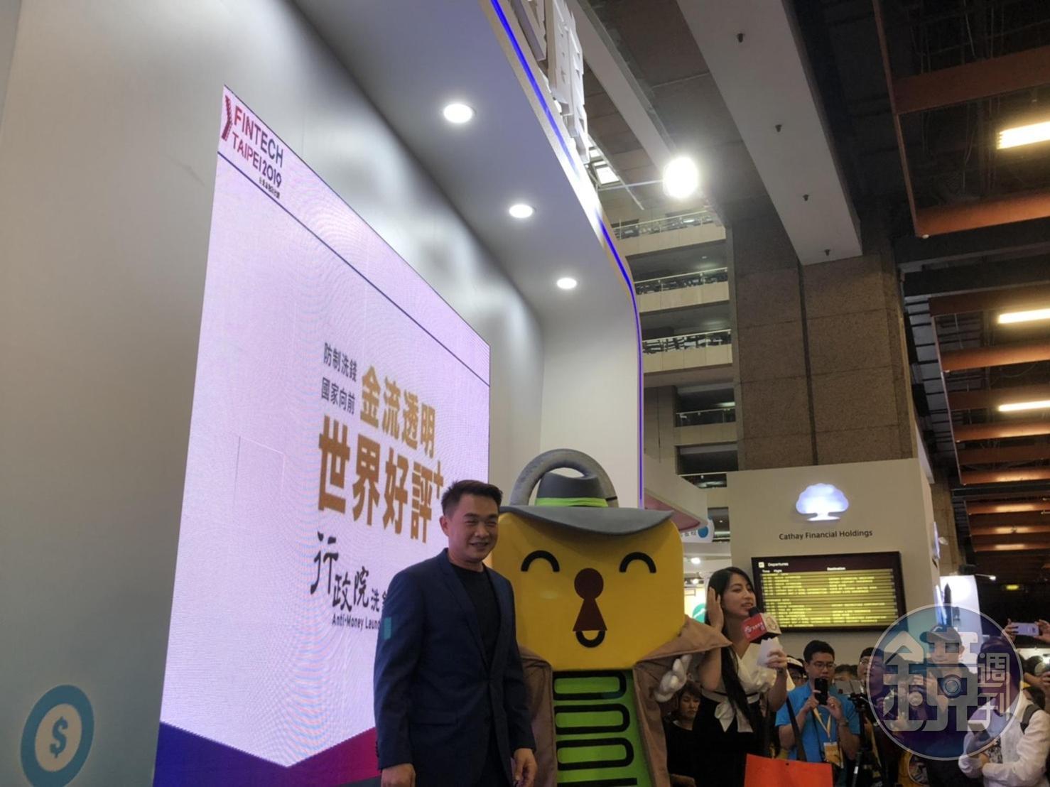 前職棒巨星恰恰彭政閔也前來擔任行政院反洗錢辦公室代言人，成為全場最吸睛焦點。
