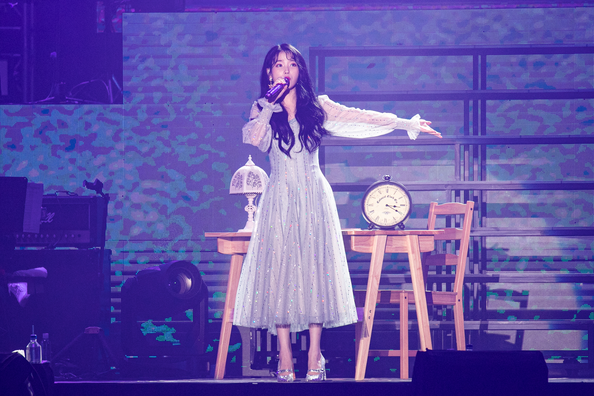 IU演唱會海外第一場，她開心地說自己前一晚睡得很好，狀態很棒。