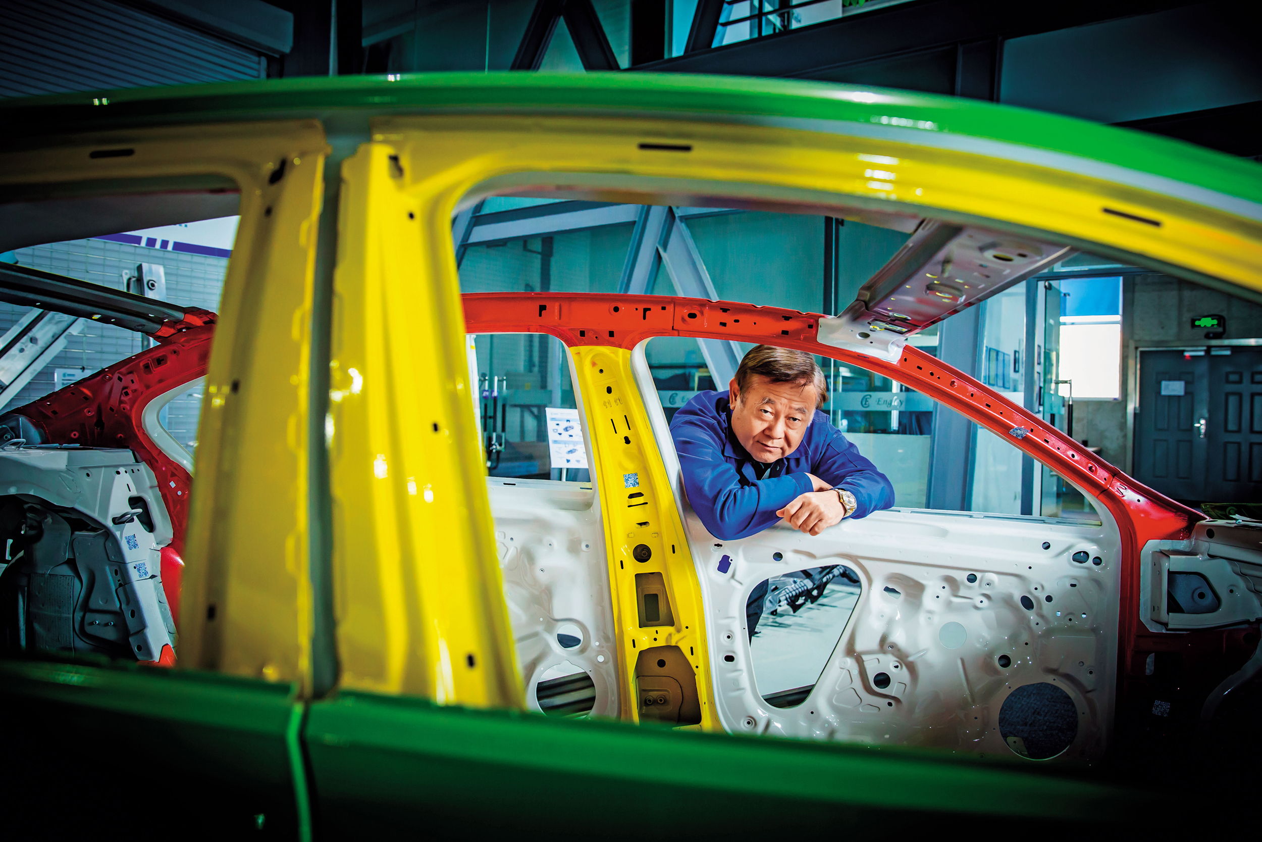 英利董事長林啟彬1991年遠赴哈爾濱，花了20多年打造出汽車零組件事業王國，目前中國每4輛車就有一輛車裝載著英利生產的零組件。