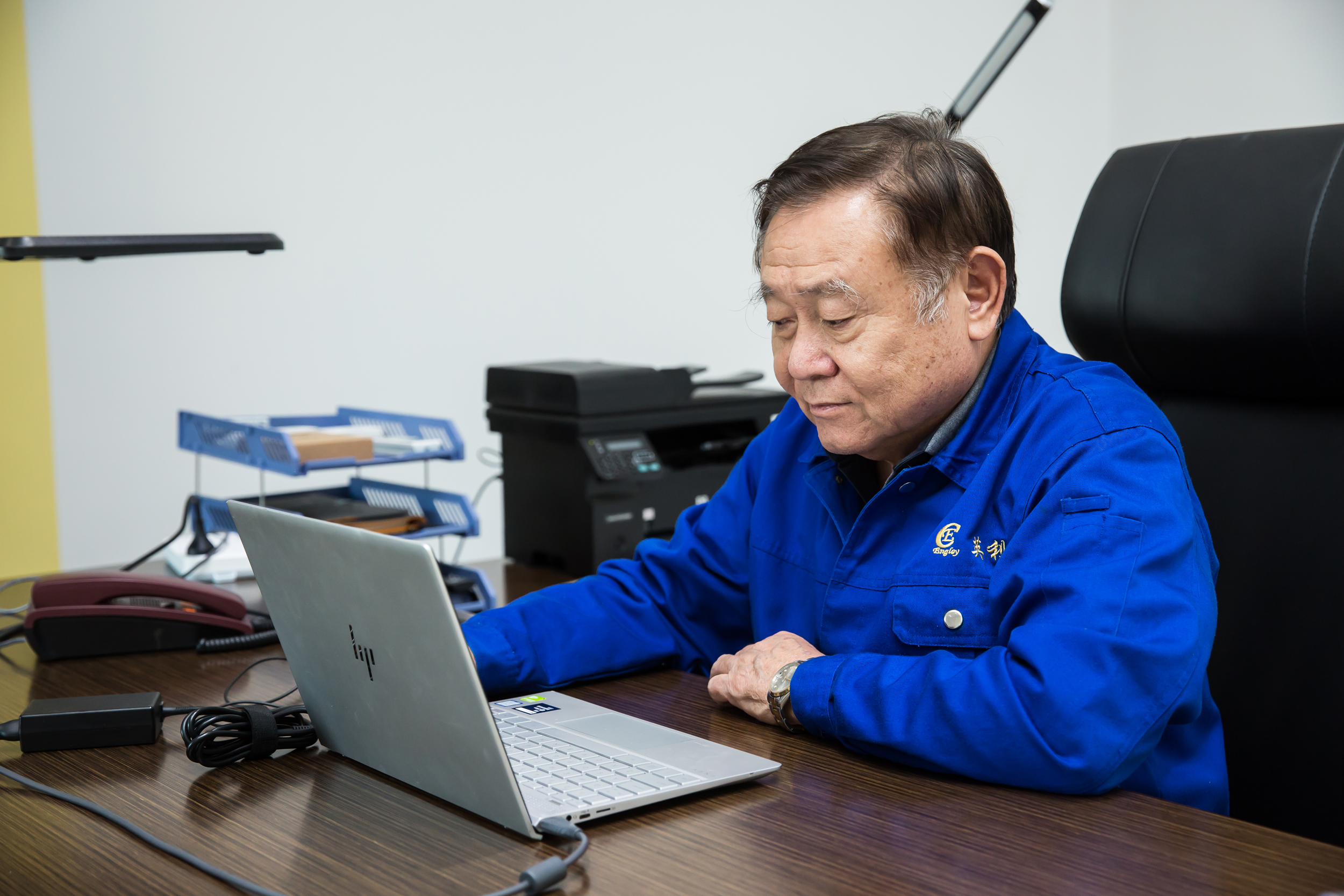 林啟彬在中國投資、設廠樣樣都守規矩，不想做任何會讓小孩承擔風險的事情。