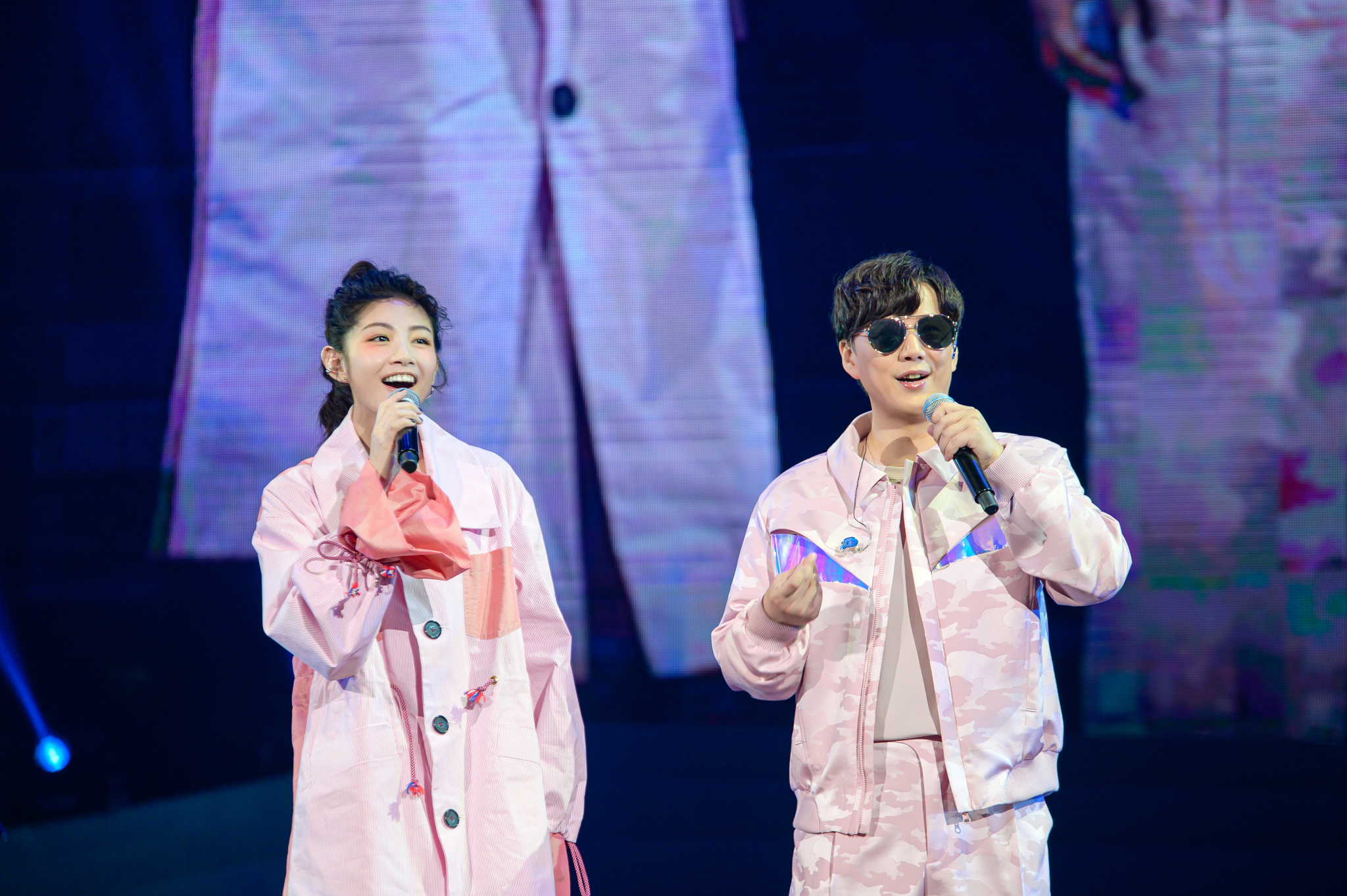 李千那擔任演唱會嘉賓，展現與蕭煌奇的深厚友誼。（寬宏提供）