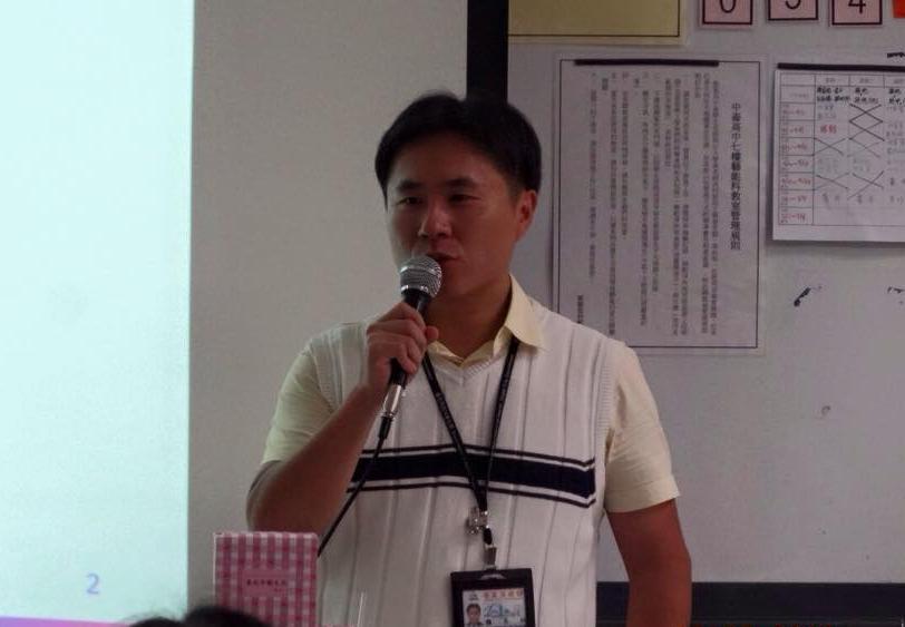 衛福部國建署科長周建銘,因在網路上買手機以身分欺壓賣家引發喧然大波。(翻攝自臉書)