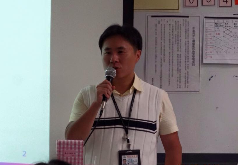 衛福部國建署科長周建銘，因在網路上買手機以身分欺壓賣家引發喧然大波。（翻攝自臉書）