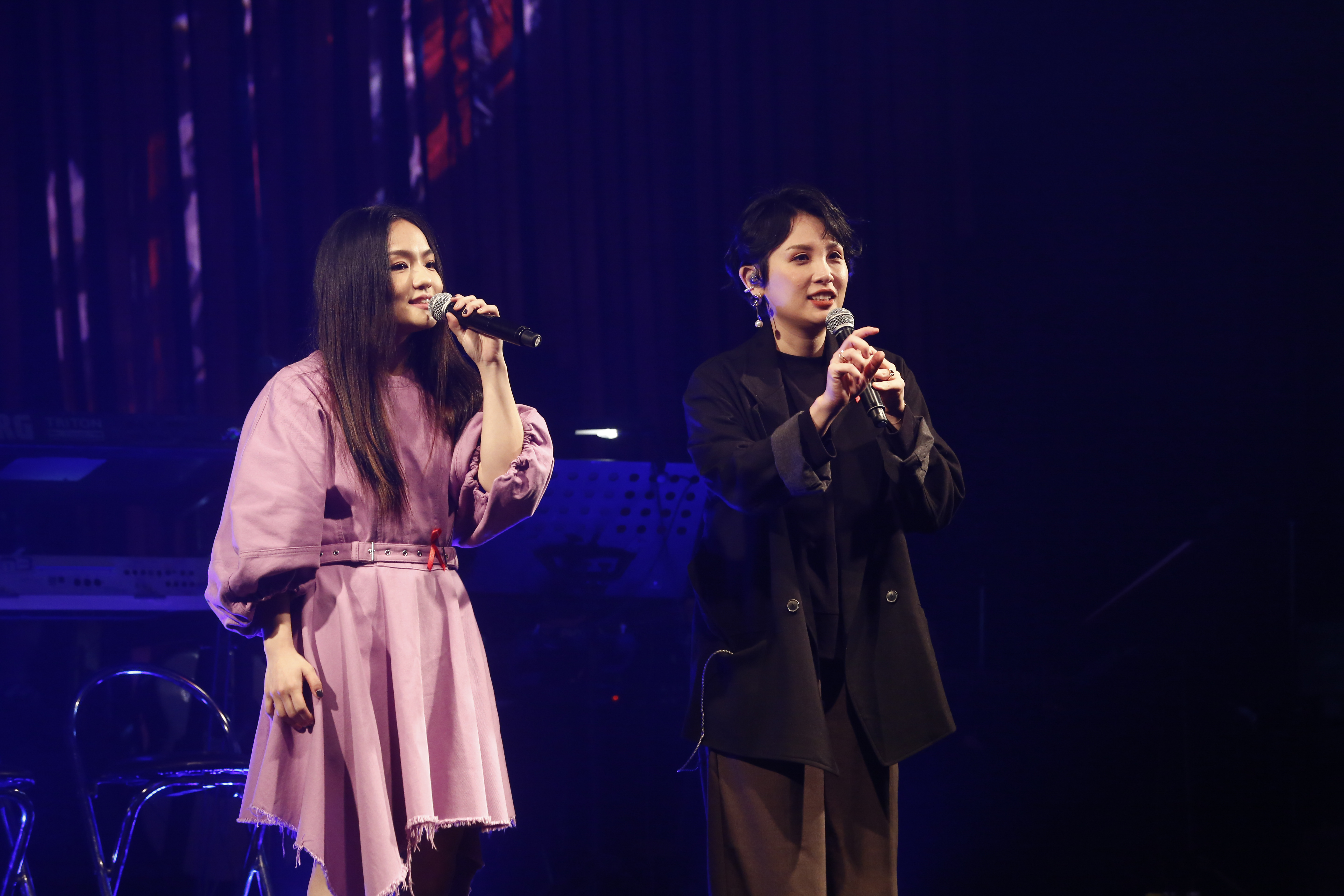 徐佳瑩（左）與魏如萱首度合作就有極佳的好默契。