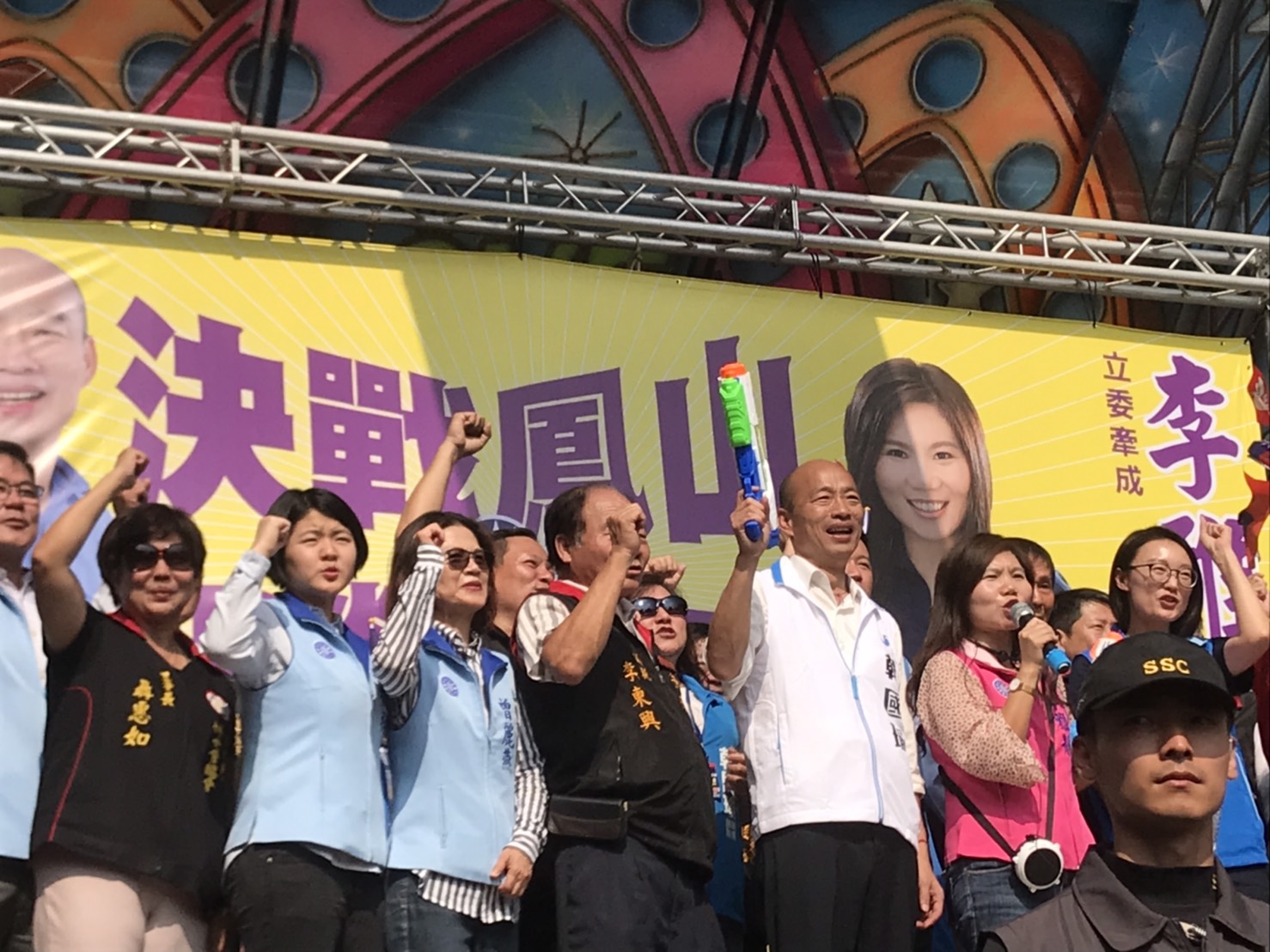 韓國瑜批評,總統及立委選舉幾十年來沒這麼骯髒過,全台人民應共同愛惜得來不易的民主。