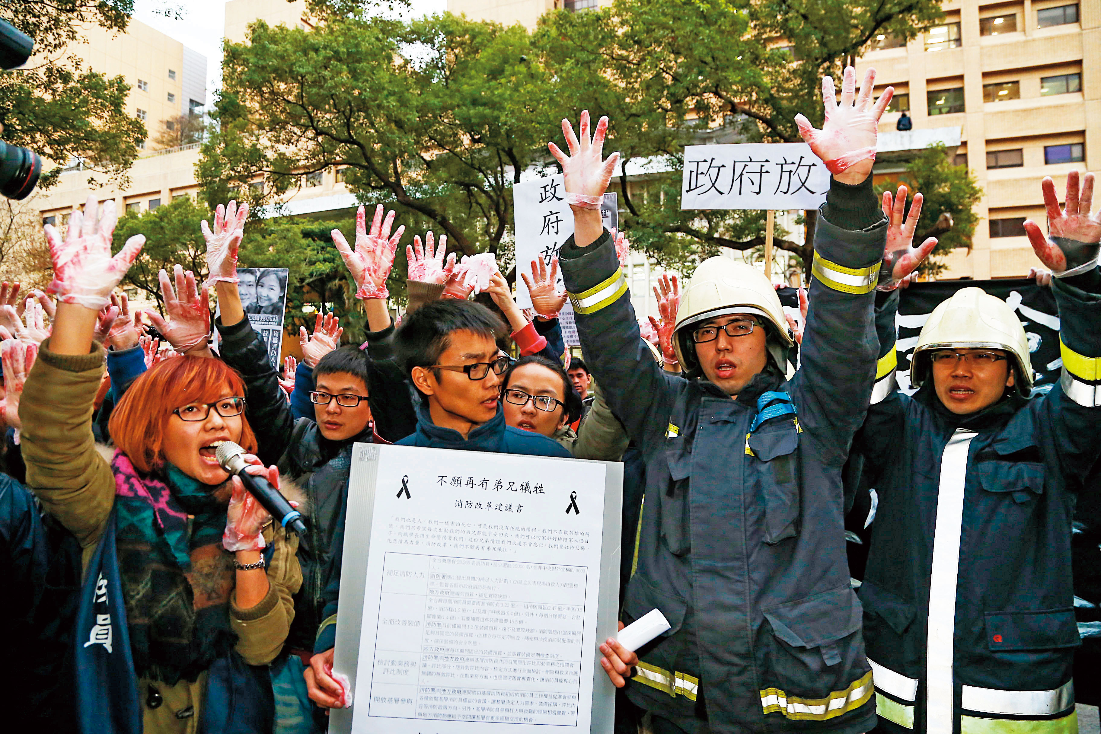 2015年，桃園新屋大火燒死6名消防員，讓消防資源問題上了媒體版面。