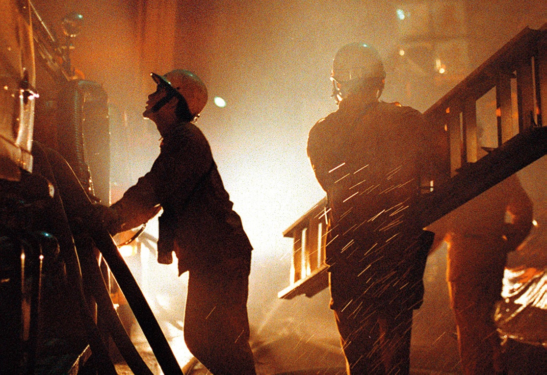 2012年高雄市消防員徐國堯等人爭取加班費，揭開公務員工時戰爭序幕。