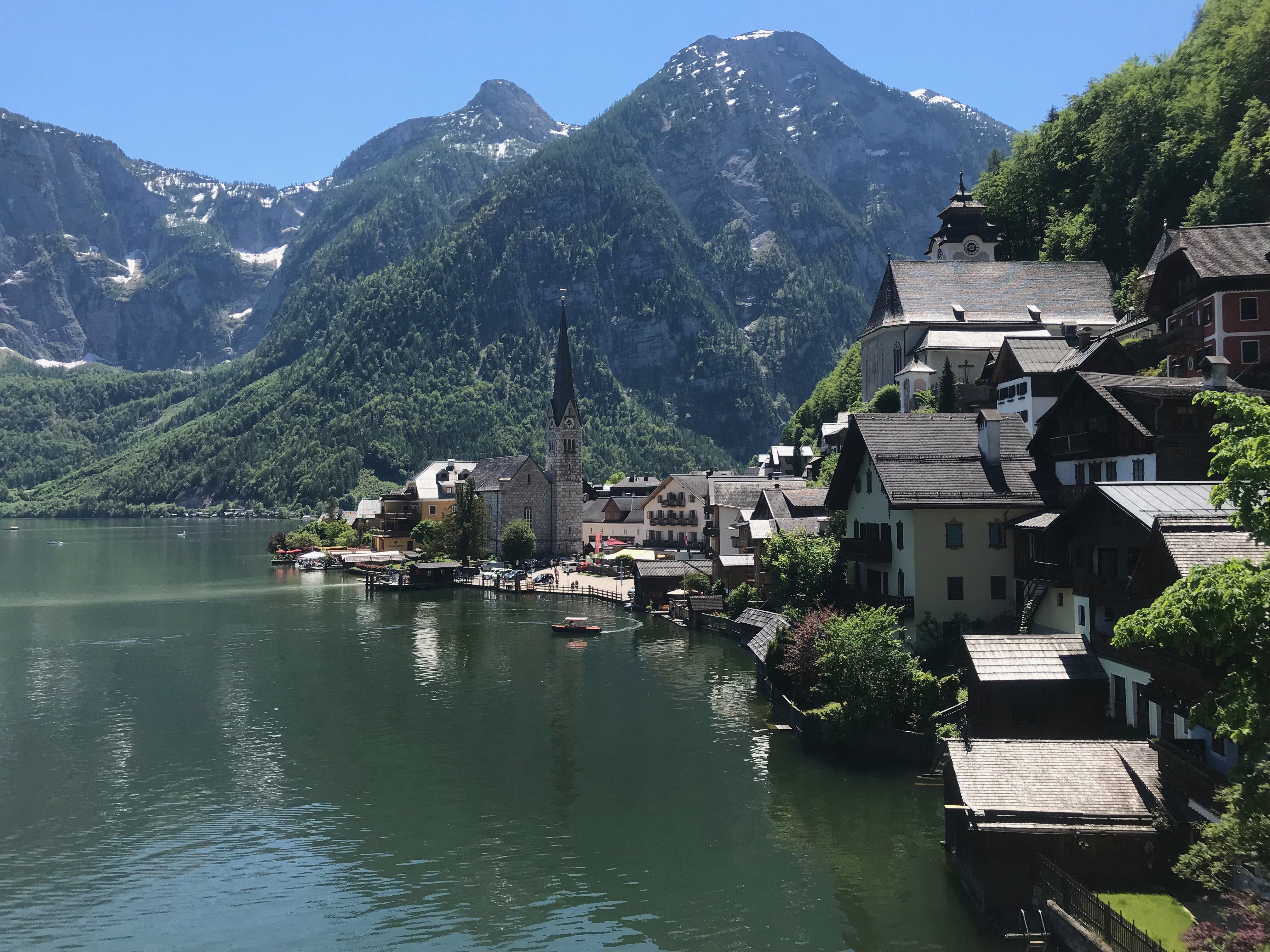 被聯合國教科文組織列入世界遺產的哈修塔特（Hallstatt）是奧地利著名的觀光景點。（讀者提供）