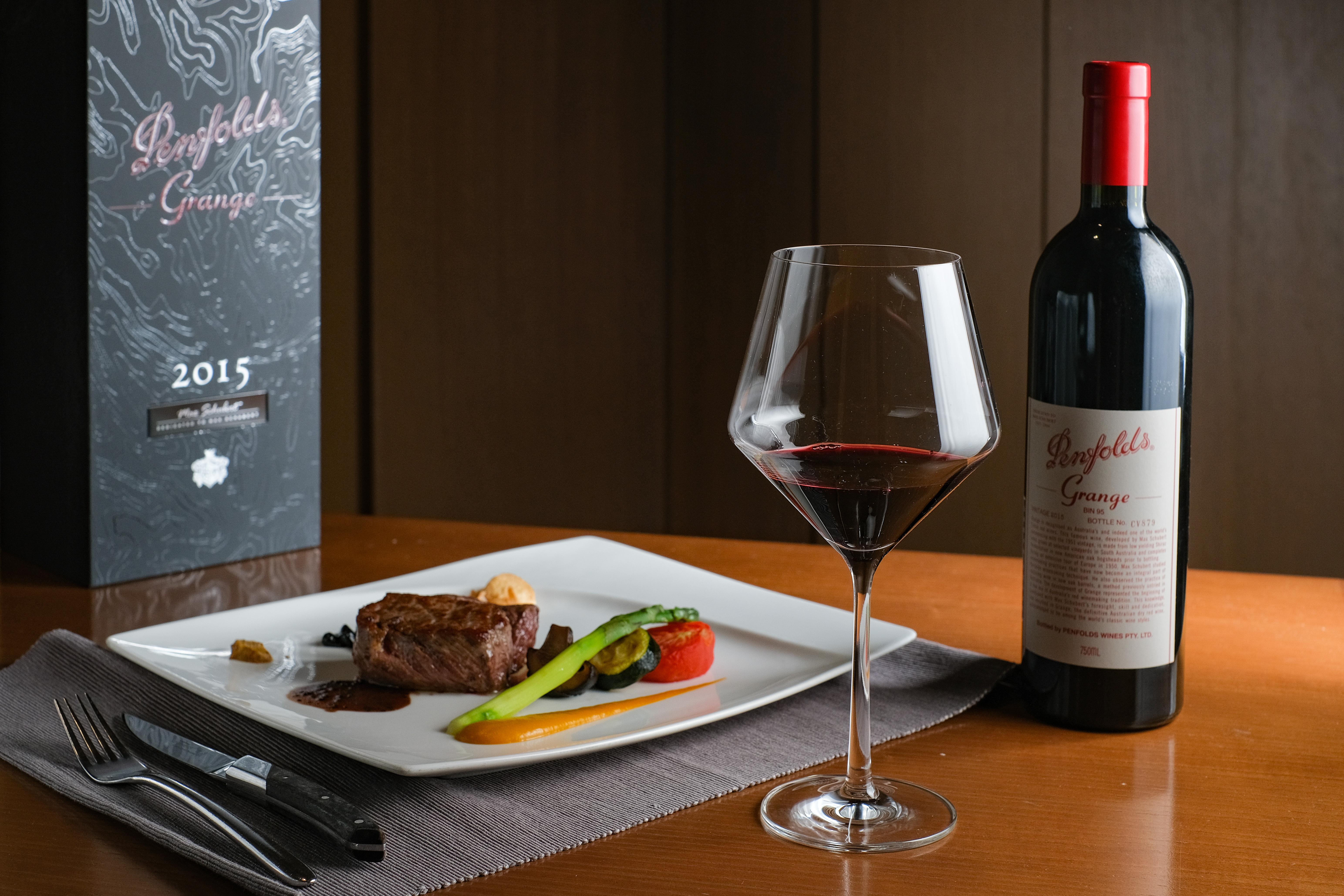 奔富（Penfolds）慶祝175歲生日，在台中「The Prime極炙牛排館」推出限定饗宴，有「澳洲酒王」美譽的「Grange」也能單杯供應。（限定酒單供應2014年份，6,500元／杯、34,000元／瓶）