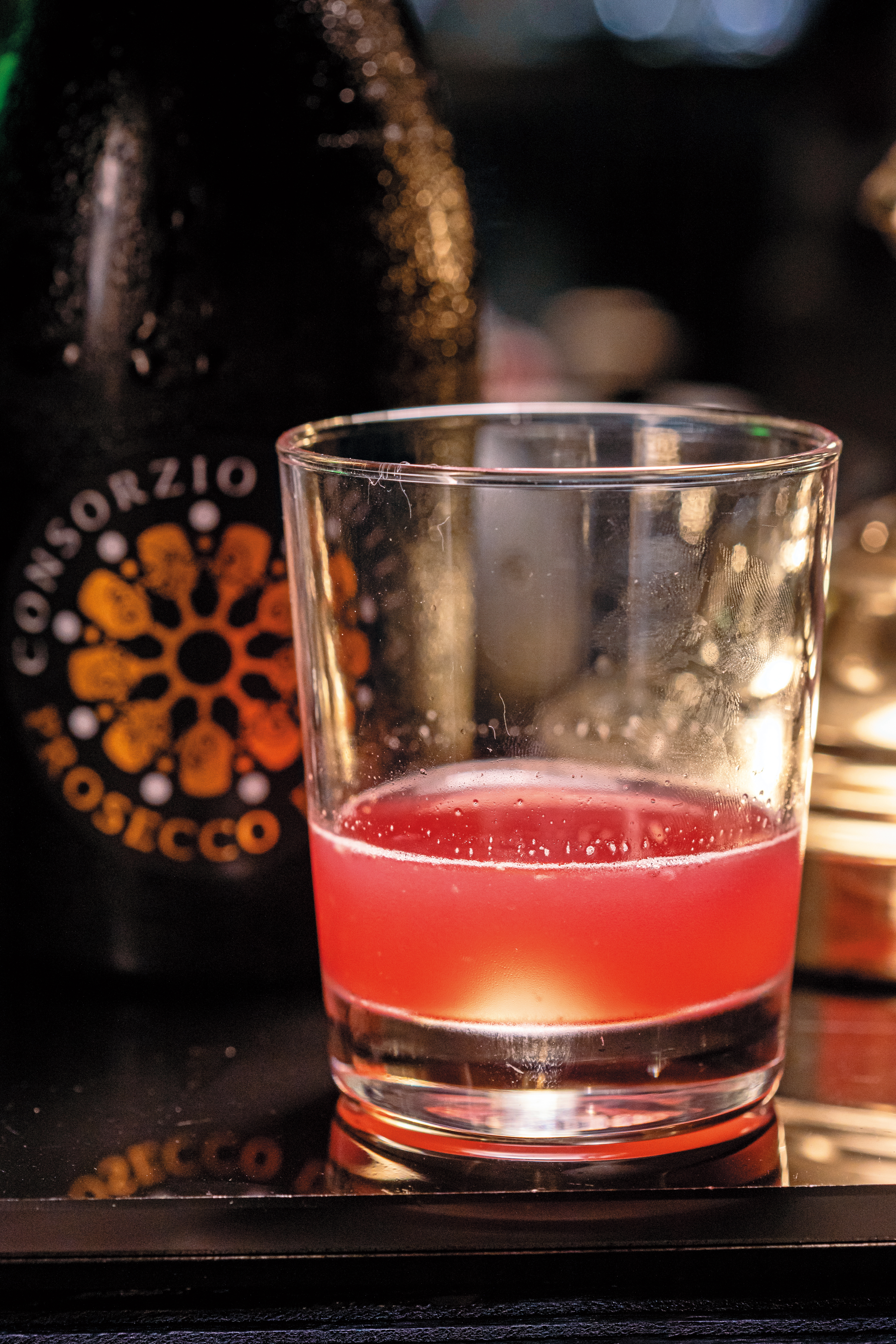Prosecco加現榨紅石榴汁調出「Tintoretto」，象徵文藝復興三傑的瘋狂與熱情。