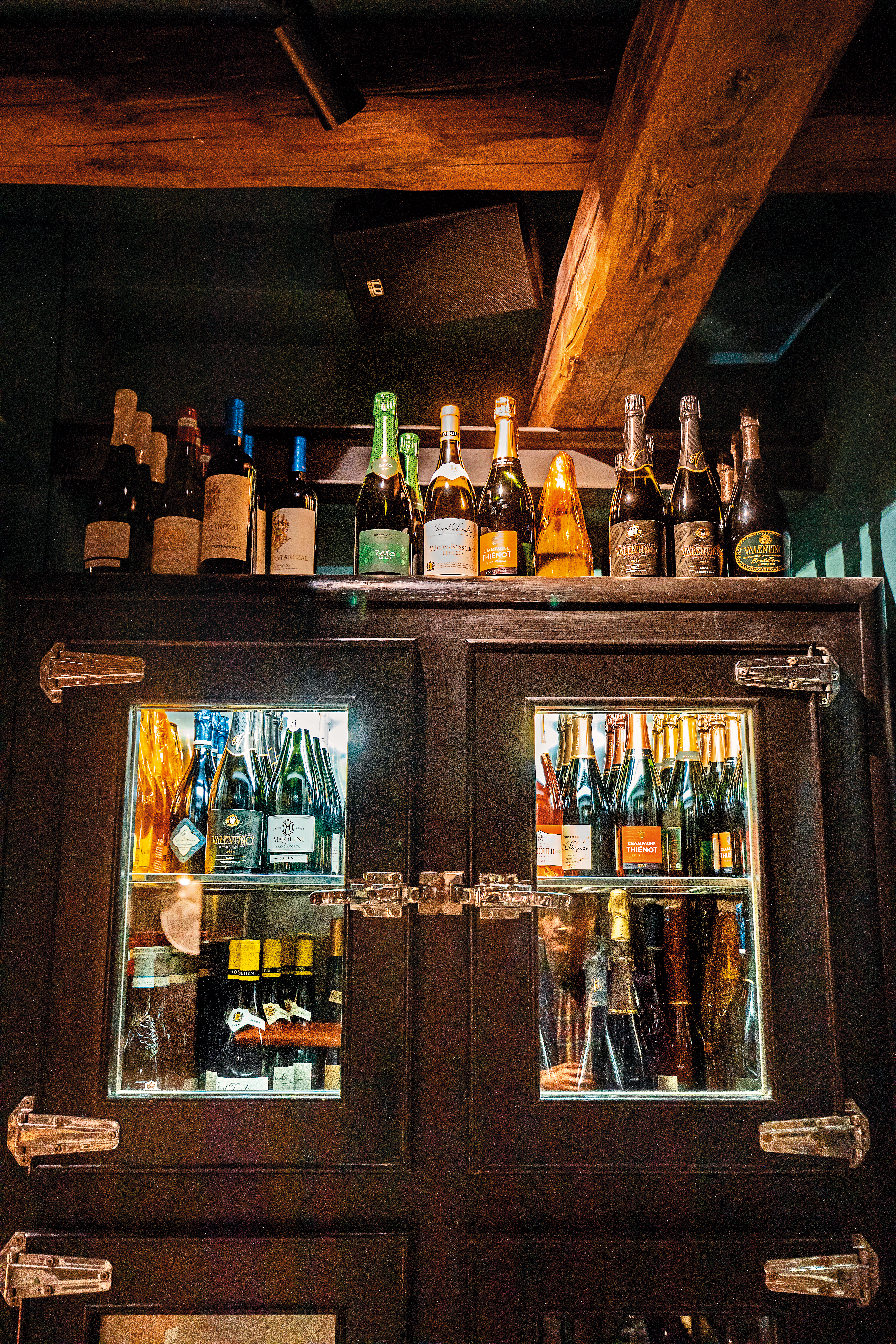 除了Prosecco，冰櫃裡也能看到香檳。
