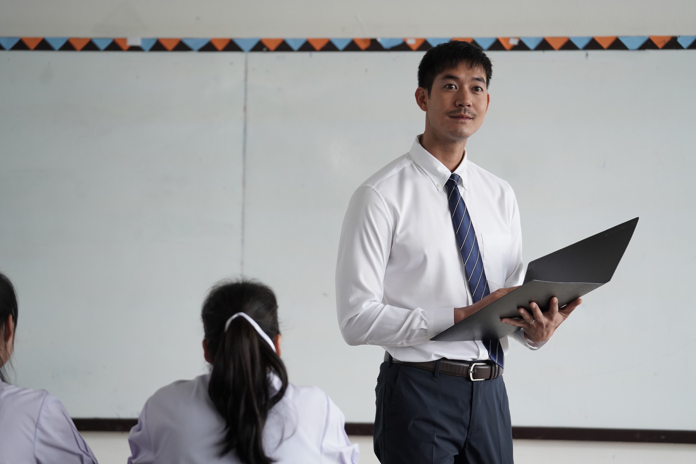  Pob的成年版由Weir飾演，除了電視劇的收視率保證外，他在演出電影也很有野心。（傳影互動提供）     