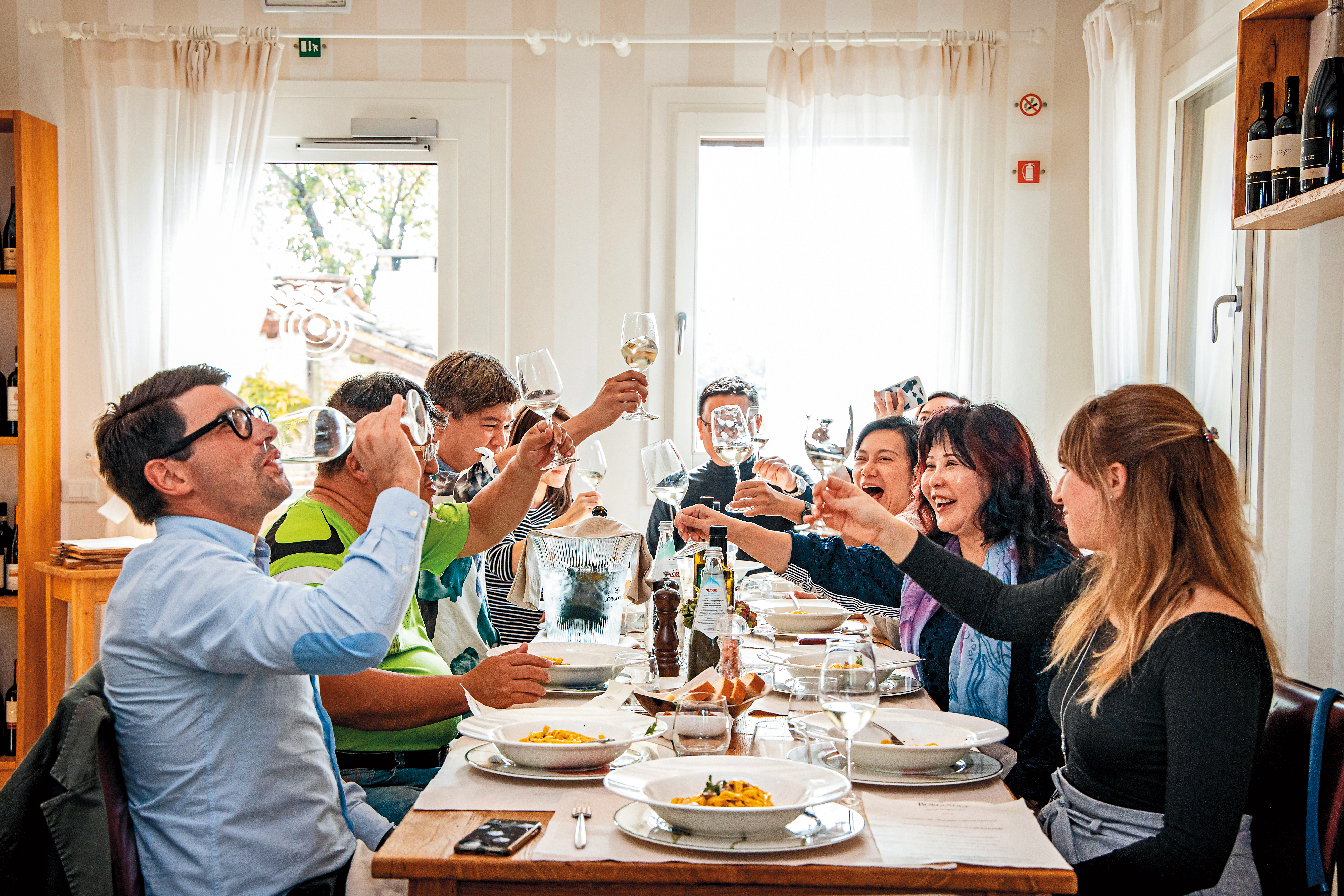 用Prosecco乾杯，喊聲「Salute!」是義大利餐桌上最常見的風景。