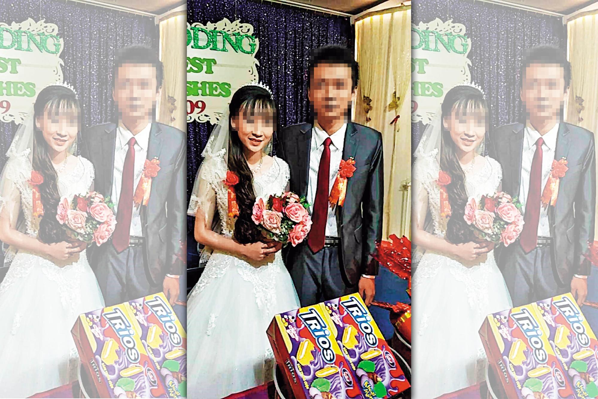 李先生（右）在越南開心舉辦婚禮、迎娶新娘。（讀者提供）