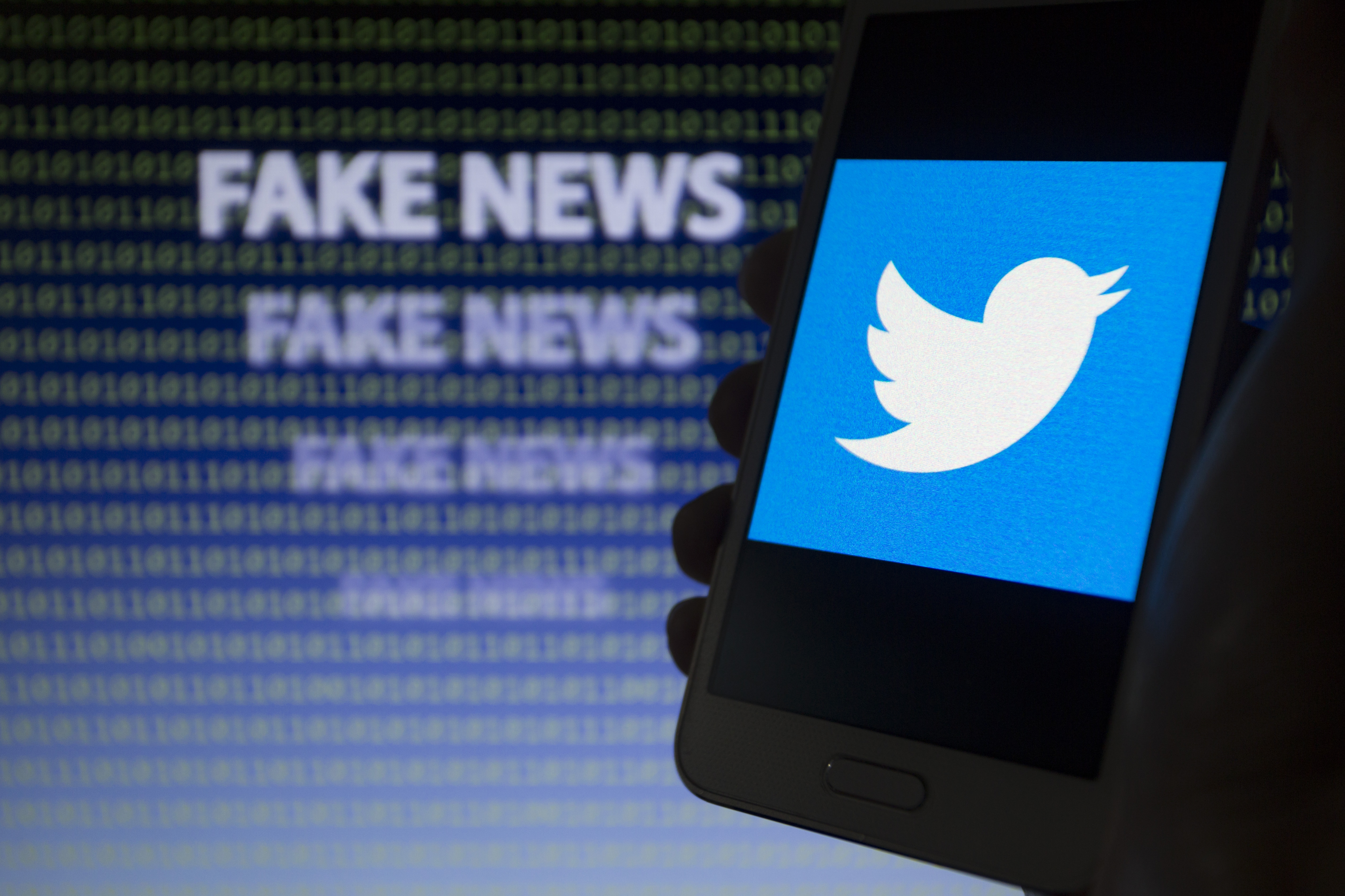 網軍透過社群網站散播假新聞的策略與廣告上的宣傳策略有異曲同工之妙。（東方IC）