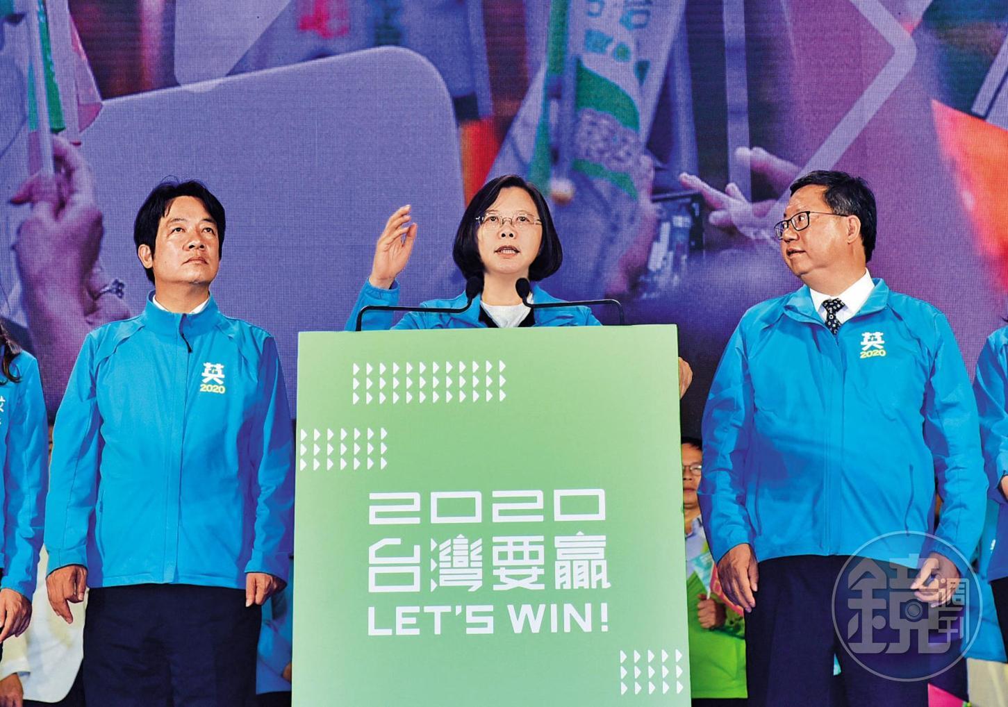 蔡英文民調穩定領先,她1日在新北市競選總部成立大會喊話力衝國會過半,並強調關鍵就在不分區席次。(蔡英文競選辦公室提供)