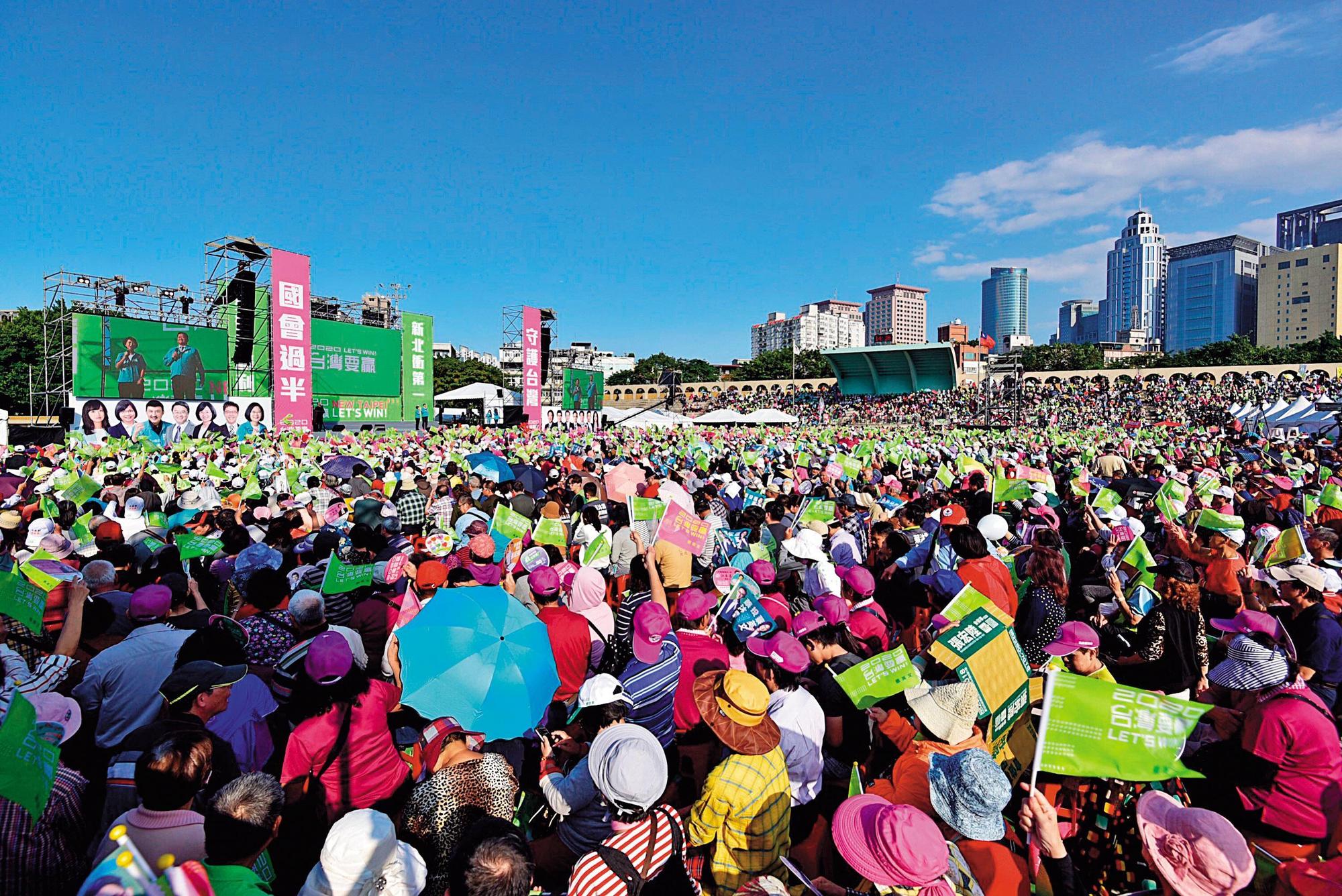 綠營觀察,民進黨已擺脫去年九合一慘敗陰霾,多個造勢現場都可感受支持者熱度回升。(蔡英文競選辦公室提供)