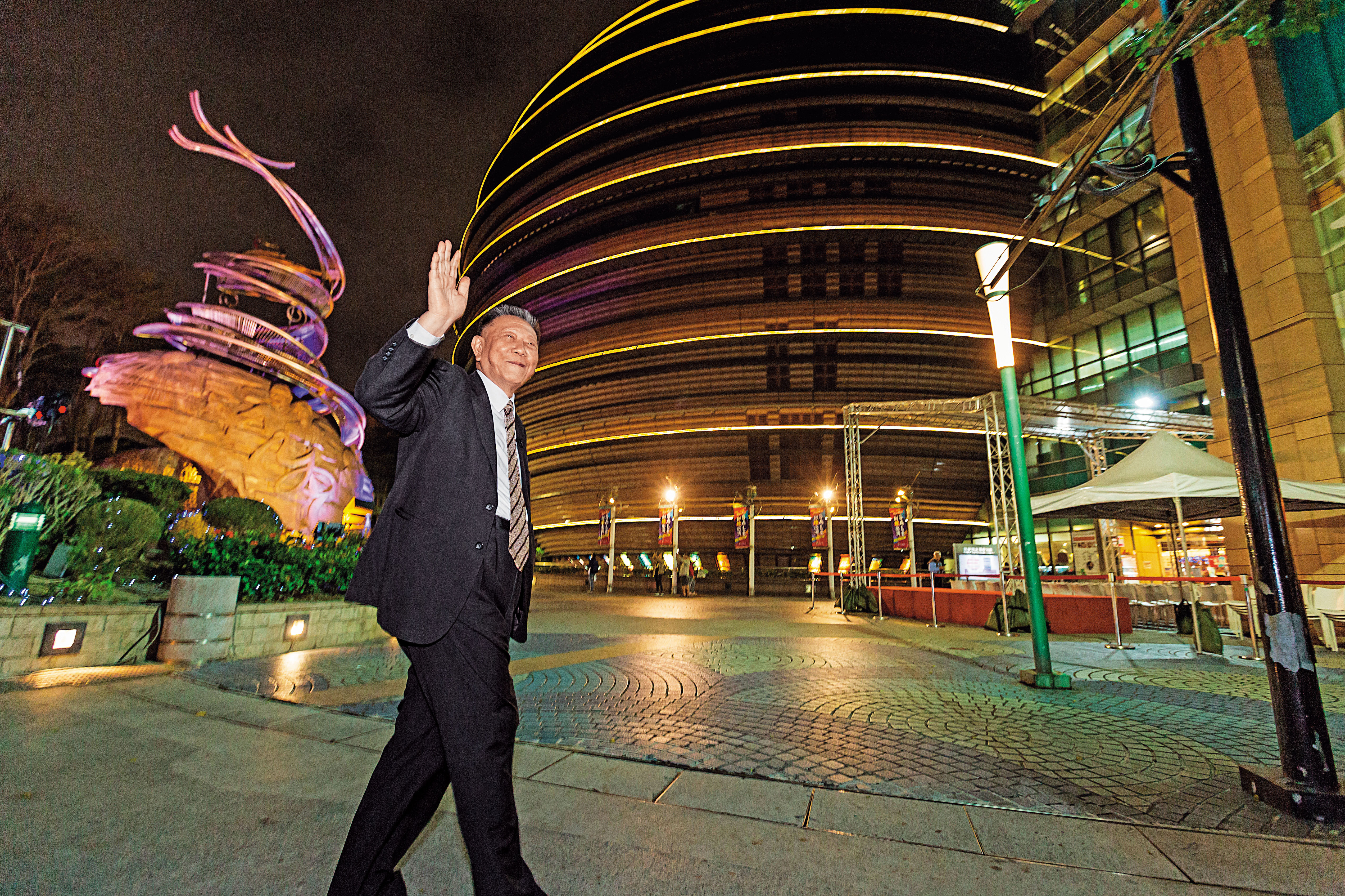 沈慶京道別京華城再出發，揚言男兒就該戰死沙場。