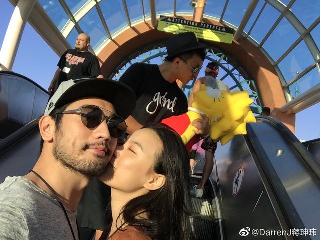 高以翔跟女友兩家人原本將有個重要晚餐,疑似打算向女友求婚。(翻設自蔣坤瑋微博)