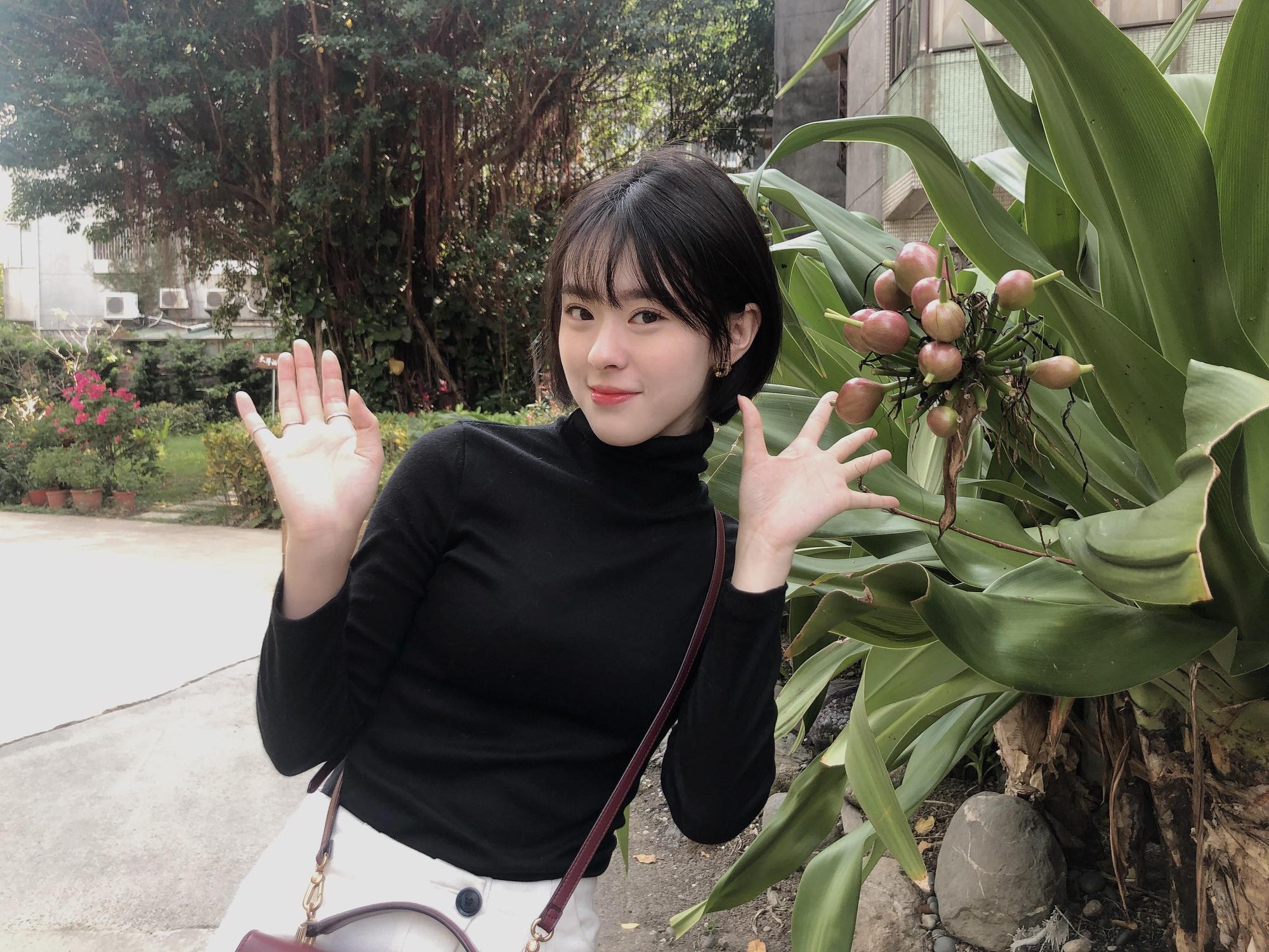 邱偲琹最近迷上影集興起學日文的念頭。（周子娛樂提供）