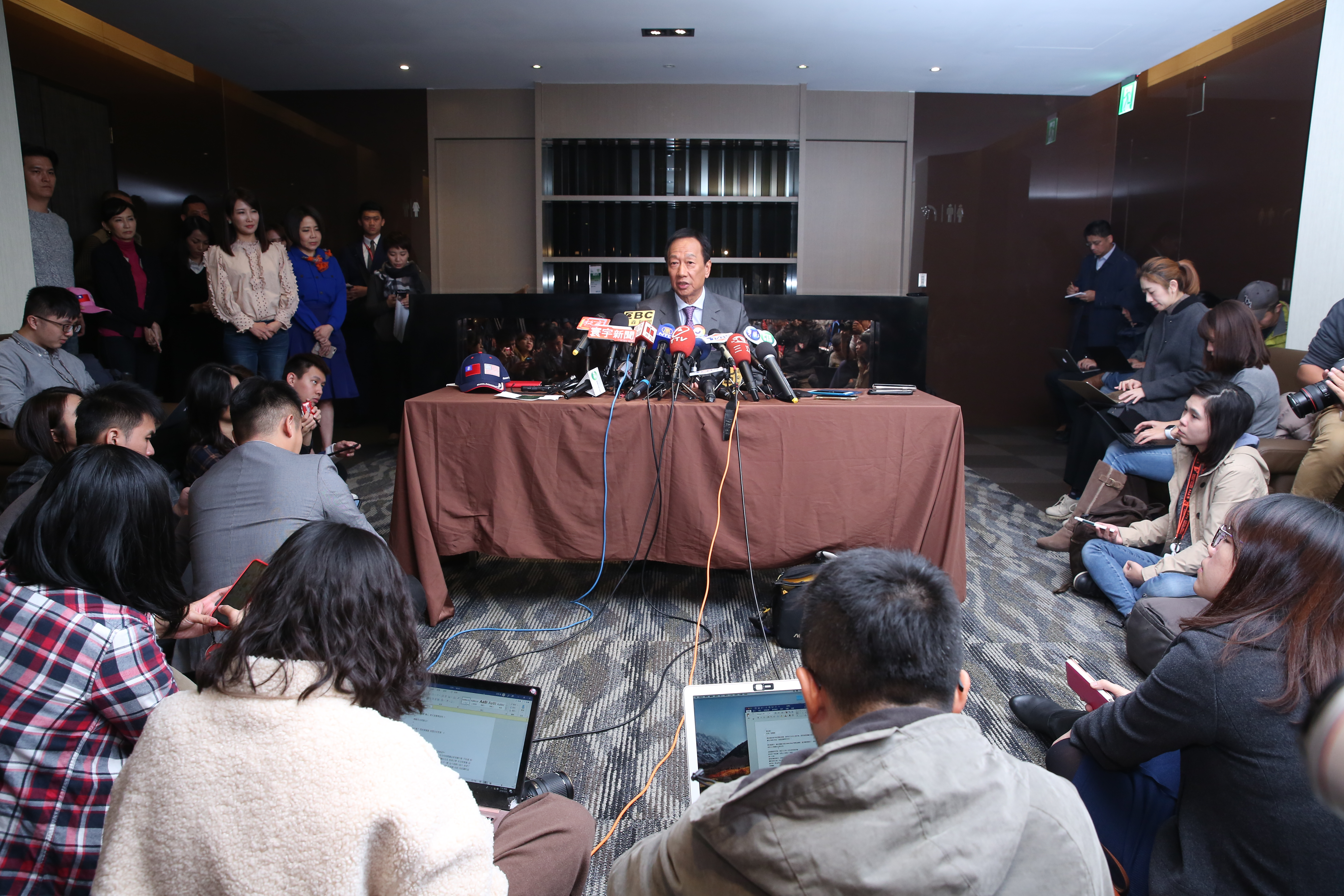 郭台銘強調，在派對中一定會見到川普，「但有沒有時間講話？講什麼我不知道。」