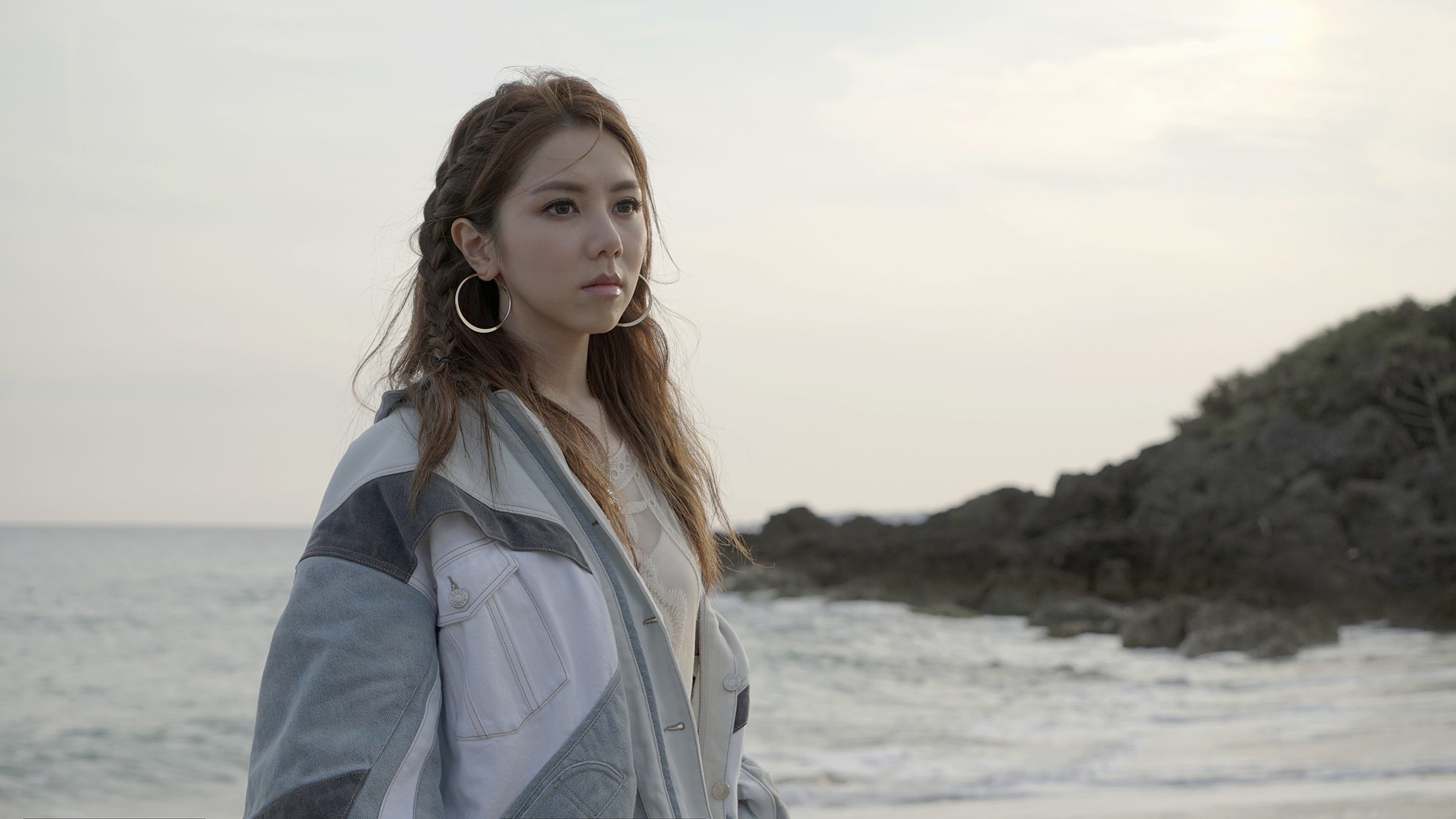 鄧紫棋跑到南臺灣的墾丁拍攝新歌MV。（台視提供）