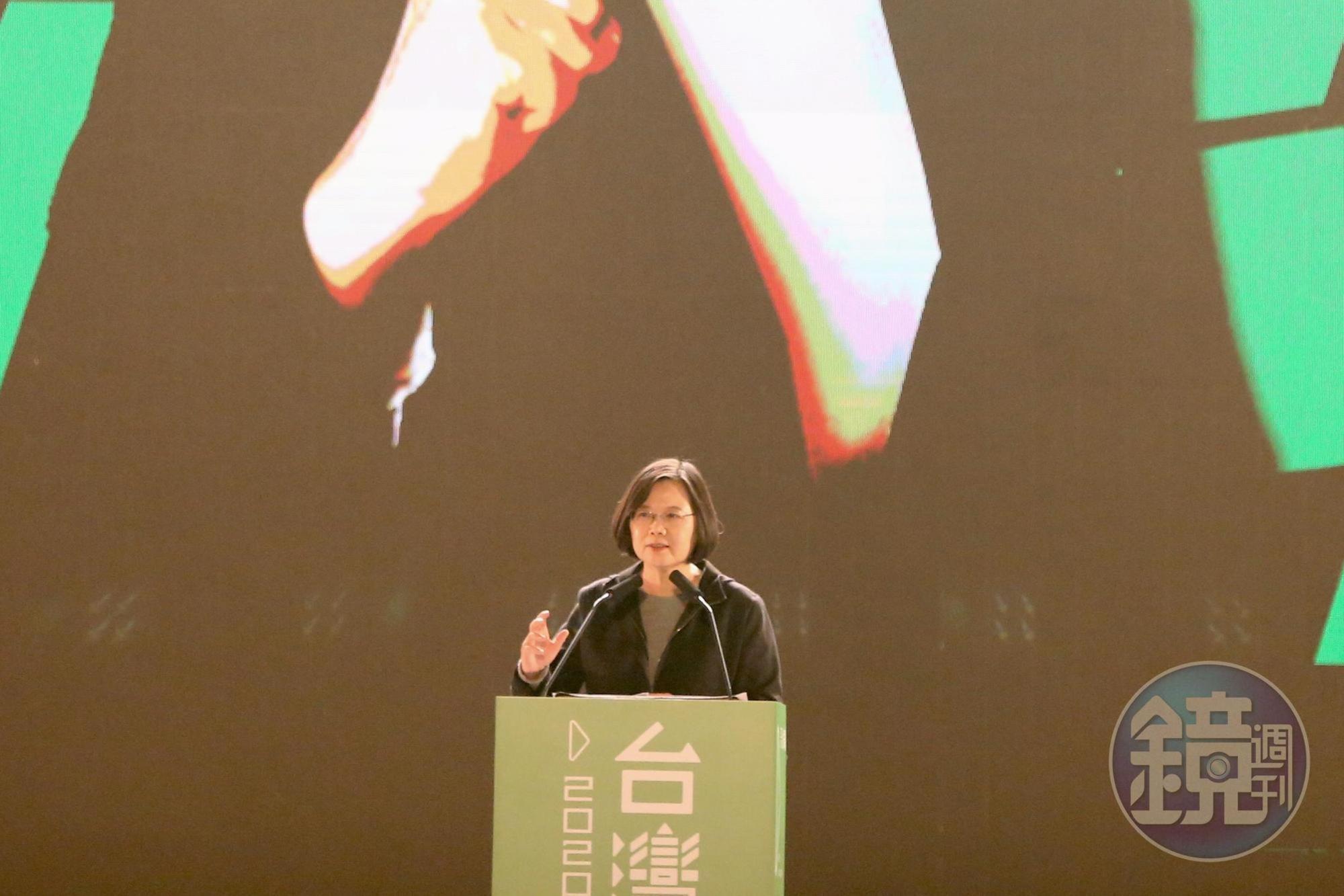 總統蔡英文今晚號召支持者加入「英眼部隊」,成為報票志工。