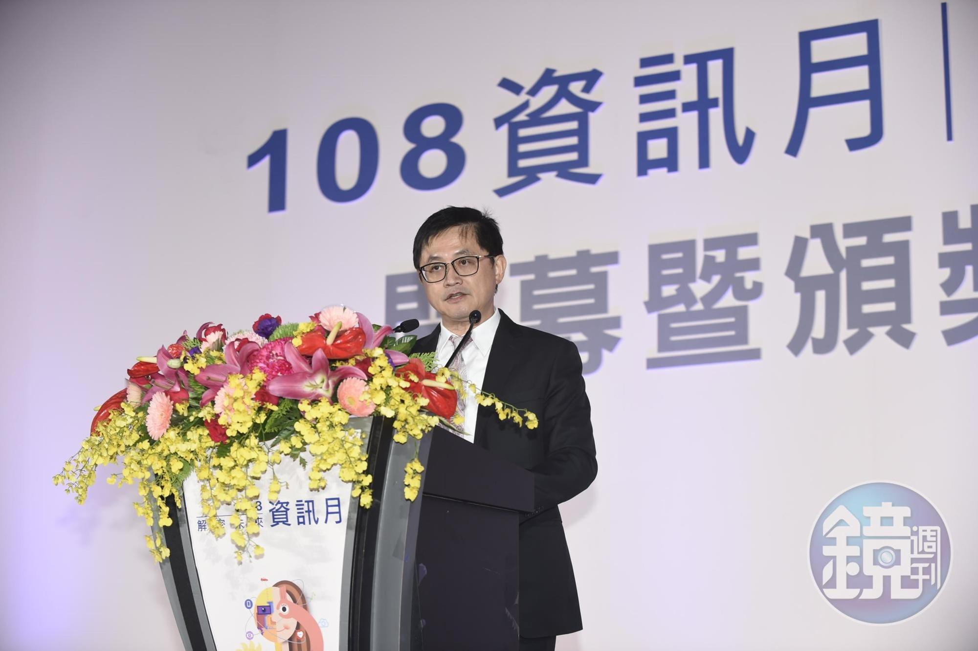 童子賢身為電腦公會理事長，強調台灣要緊緊跟上最新技術與最新標準，內外要努力就會成為AI大國。