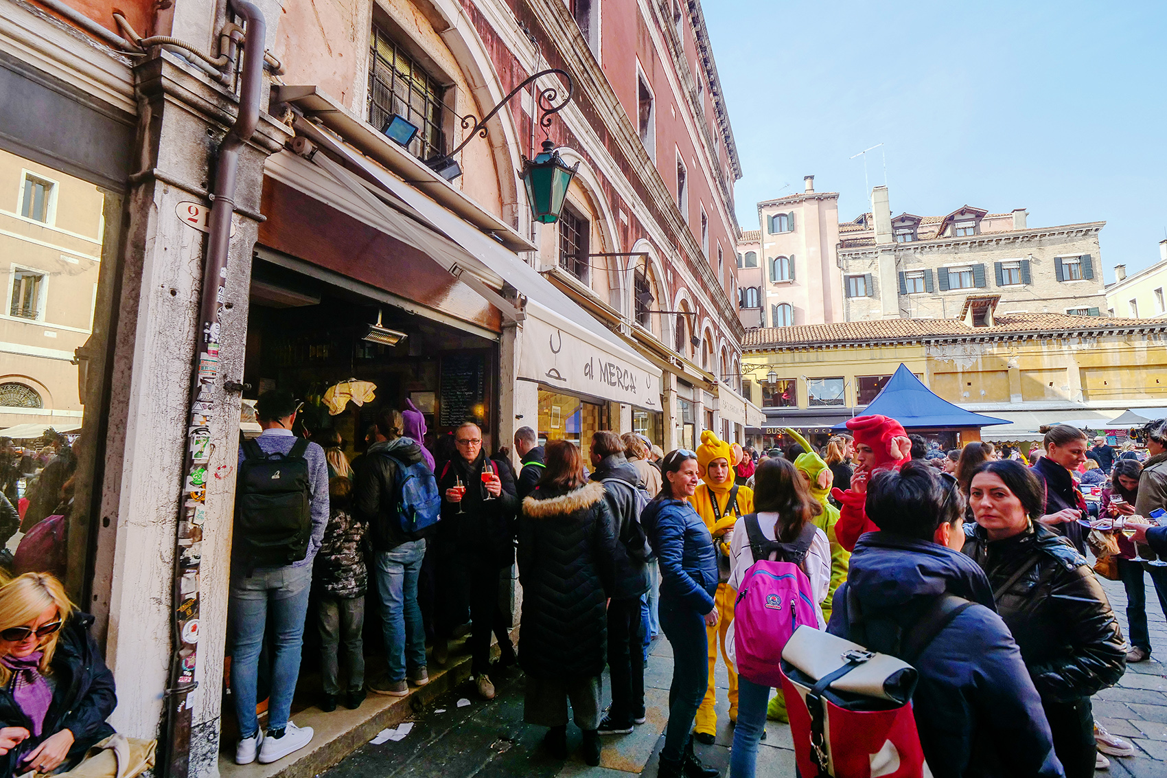 「Al Mercà」就位於里奧多市場旁邊，是威尼斯著名的小酒館之一。