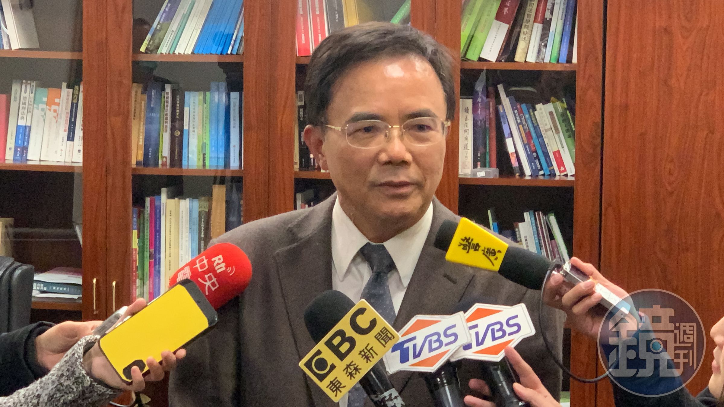 法務部政務次長蔡碧仲今受訪駁斥有「碧仲幫」一事。