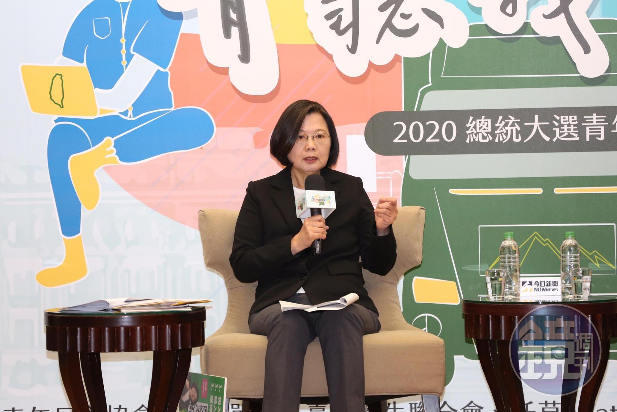 總統蔡英文今晚出席青年論壇活動。