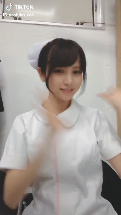 桃月梨子的本業為護士。(翻攝自日網