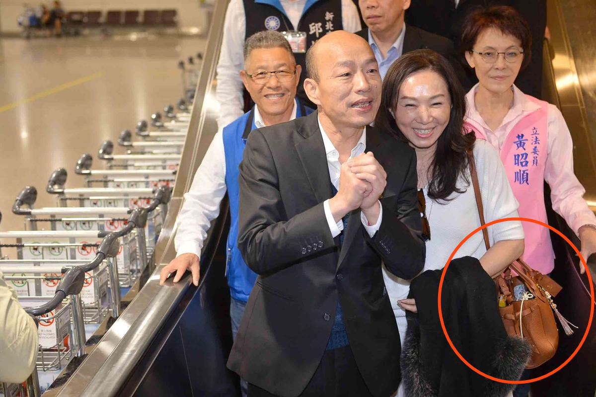 李佳芬背14萬LV包趴趴走,挨轟根本假庶民。(高雄市政府提供)