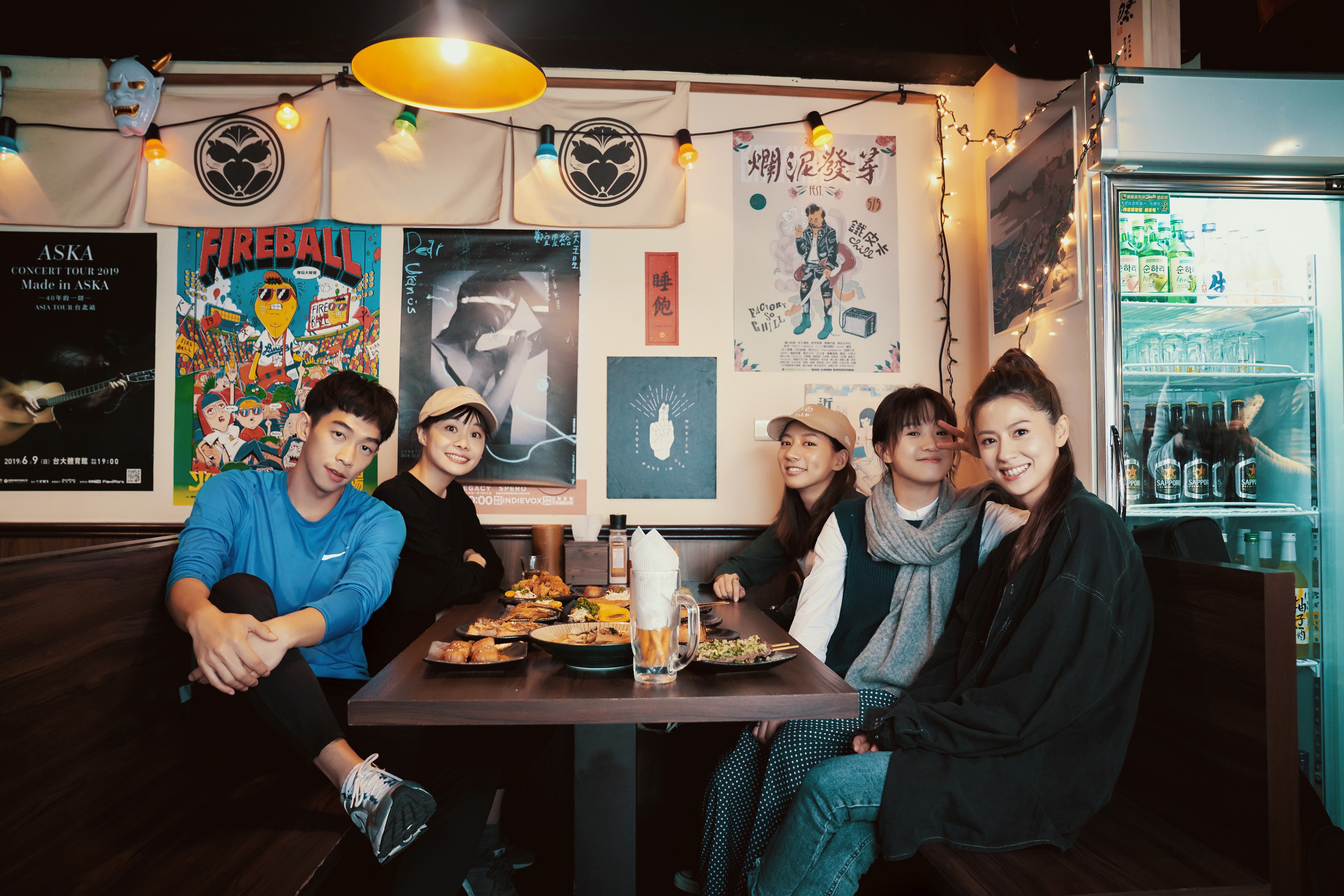 鄭宜農邀來戲劇圈好友林予晞、王可元、陳妤及嚴正嵐跨刀助陣新歌〈輕輕觸碰〉MV。(火氣音樂提供)