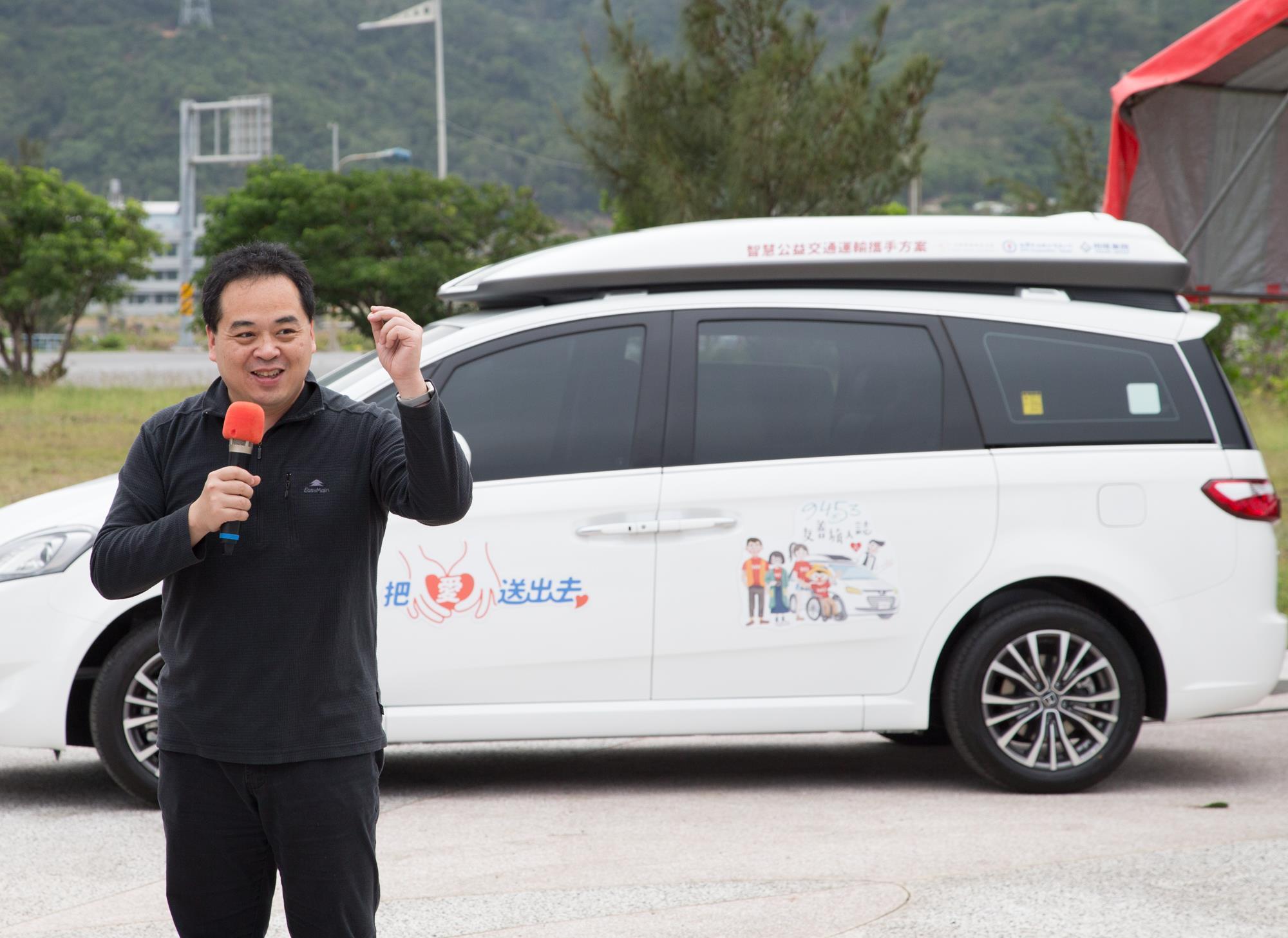 去年開始，裕隆集團先贊助了第一台納智捷V7福祉車，推動【幸福輪轉手】的公益交通計畫