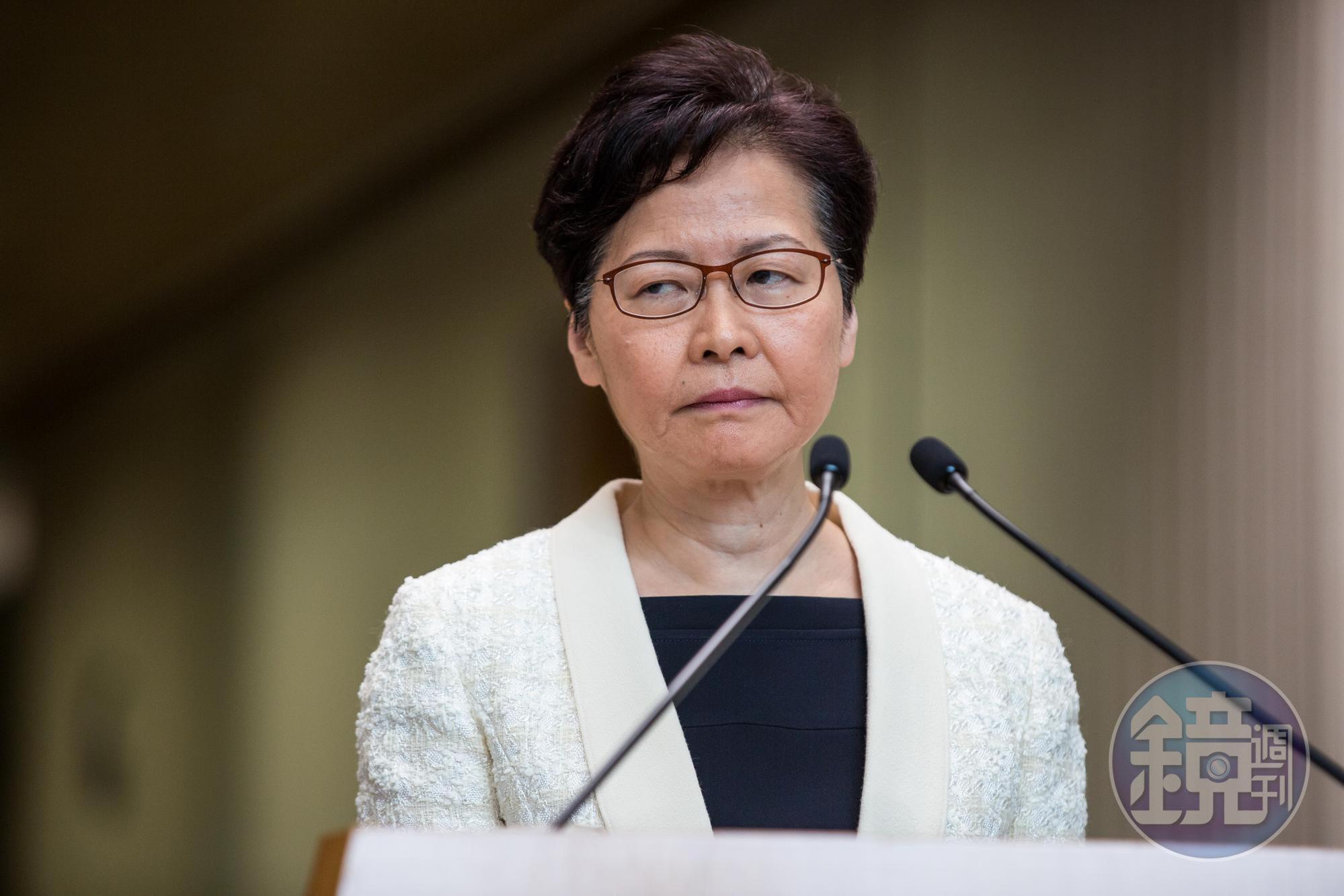 香港特首林鄭月娥在臉書提醒民眾注意保暖,卻引來8000多個網友按怒。