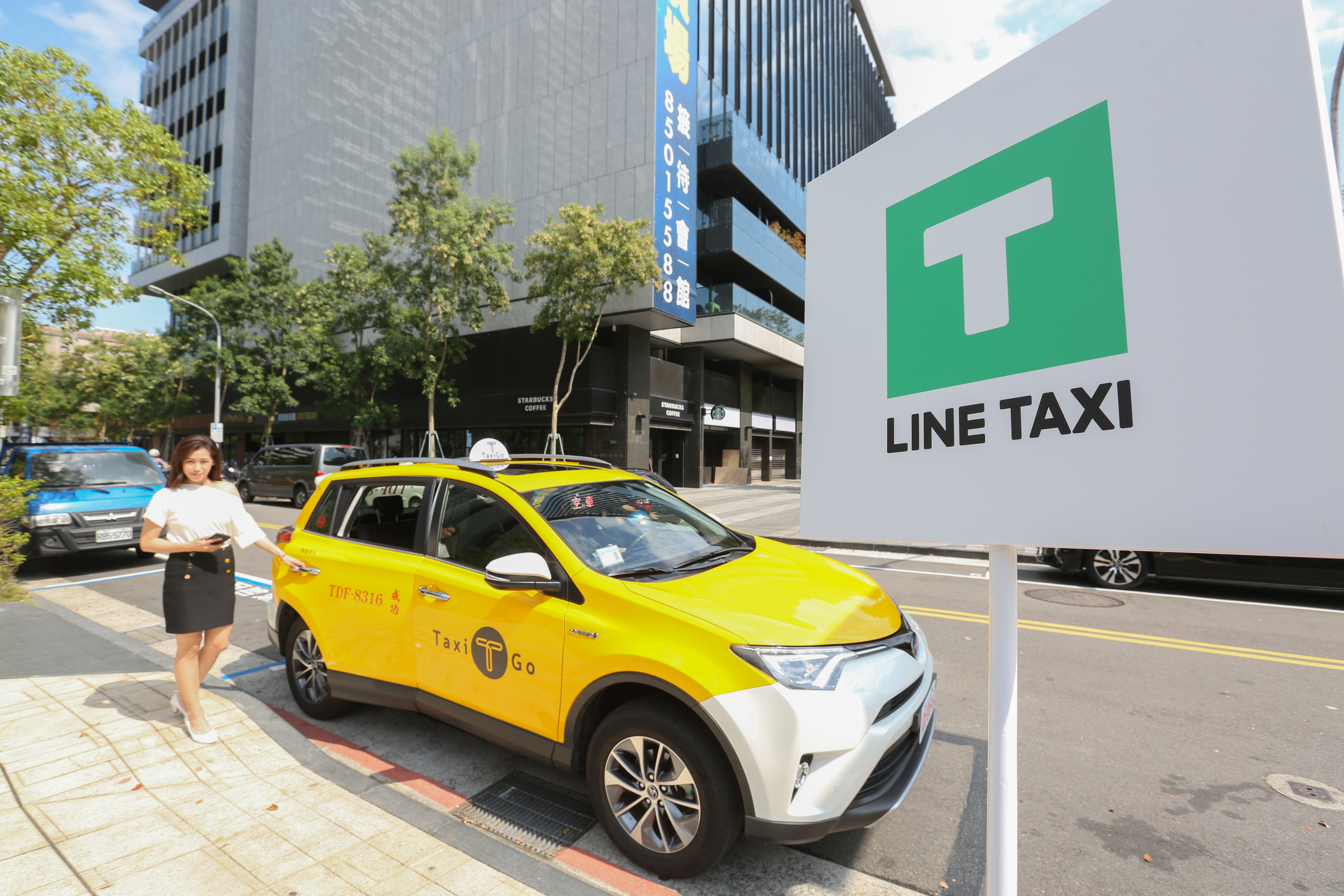 LINE宣布獲得經濟部投審會核准，完成對觔斗雲聯網科技股份有限公司（TaxiGo）的投資案，LINE台灣正式成為TaxiGo最大股東。