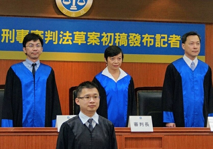 司法院預定由刑事廳長蘇素娥（中）接任士林地方法院院長一職。