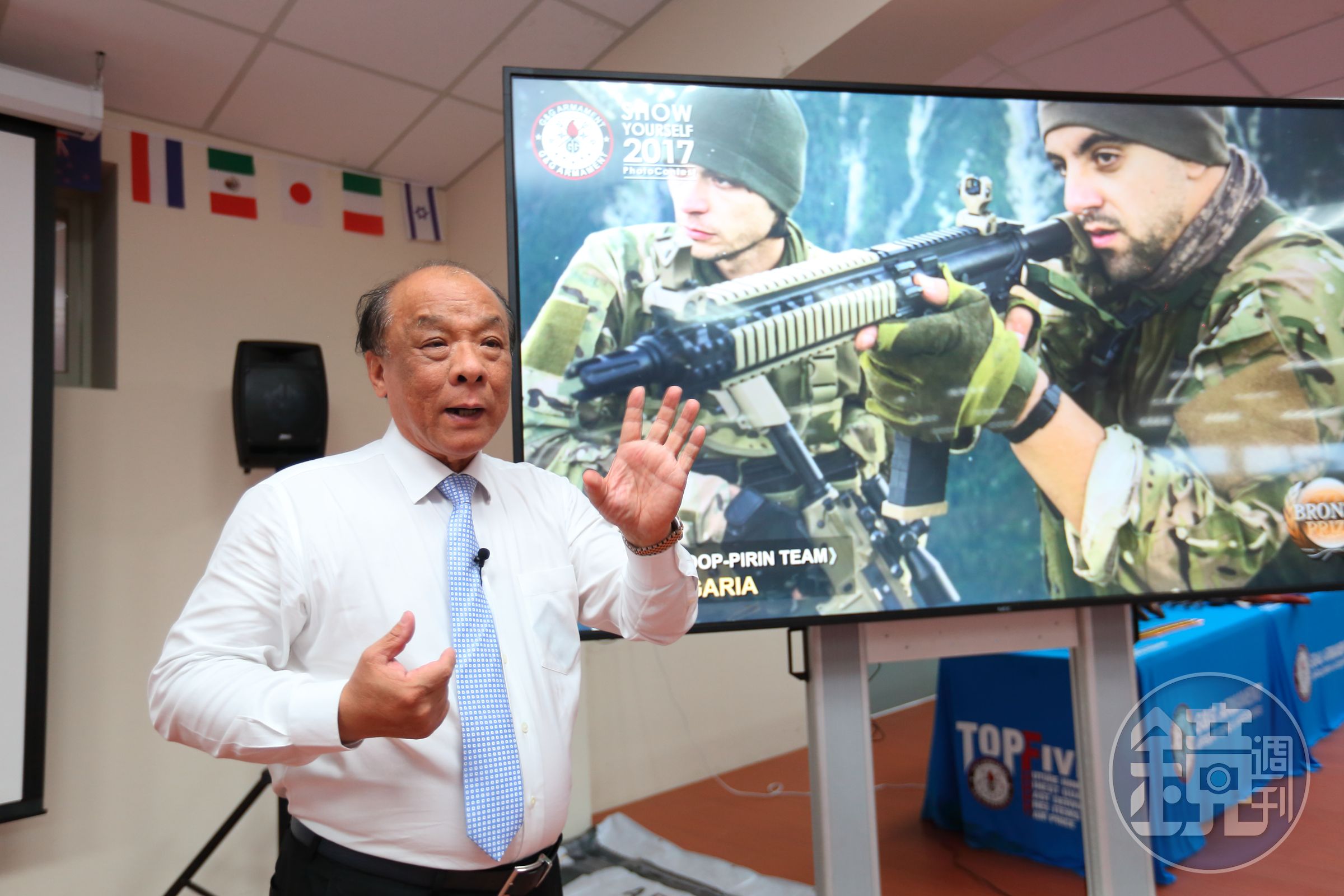 65歲的廖英熙是公司的點子王，為了宣傳自家公司，舉辦攝影比賽。