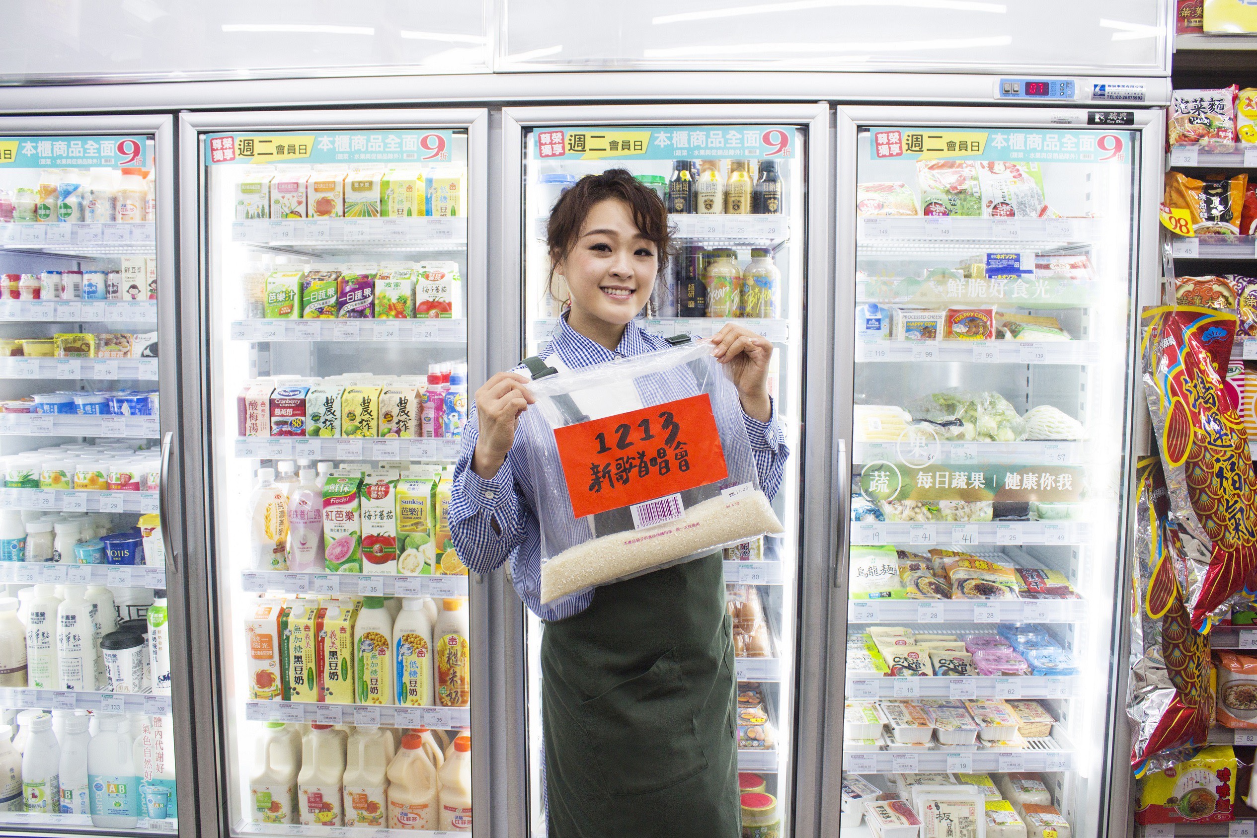  許莉潔擔任一日店長，看到甜食猶如身處地獄中。（喜歡音樂提供）