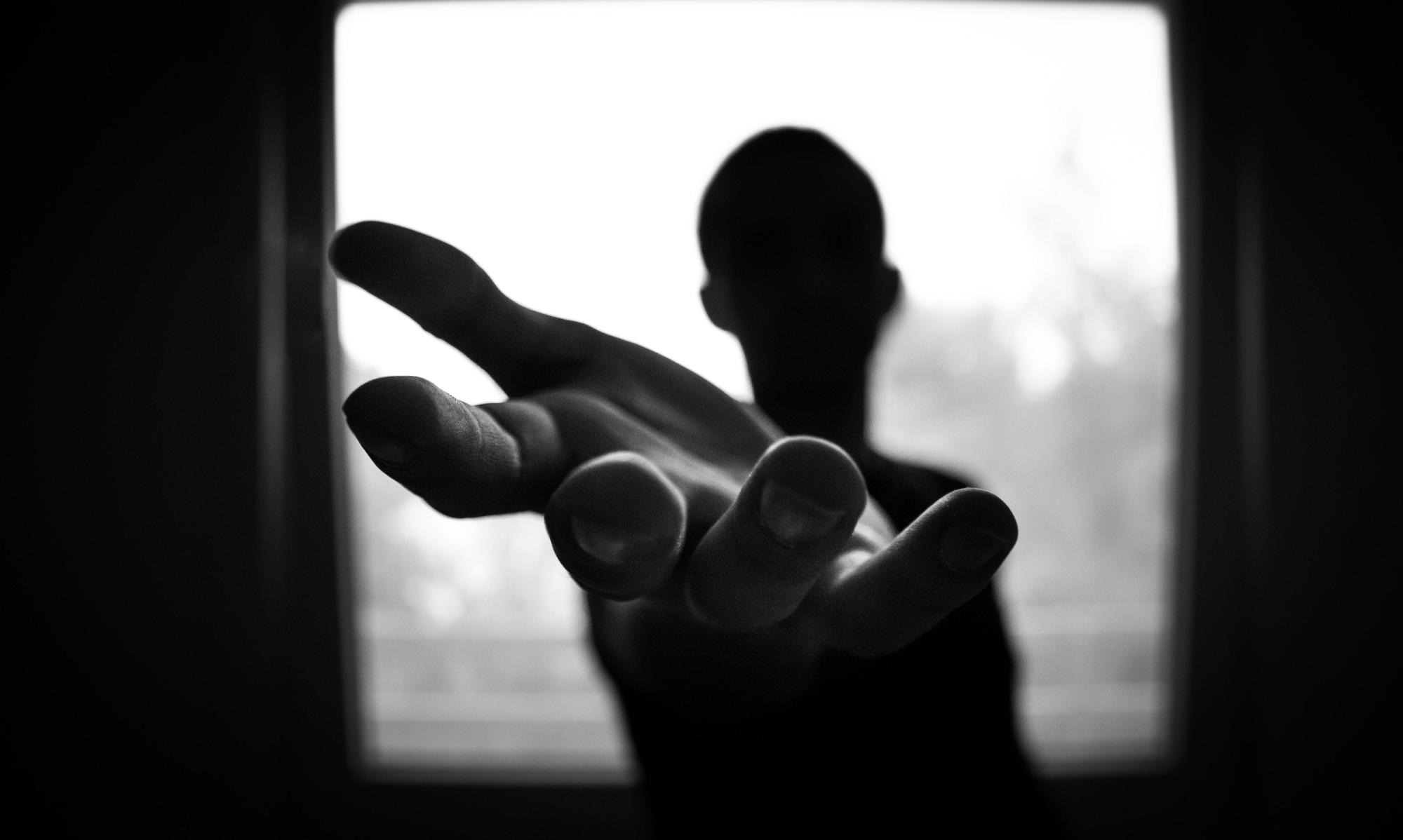 印尼22歲男子因與女子發生婚前性行為遭到100下鞭刑。（翻攝自Pexels，攝影師：lalesh aldarwish）