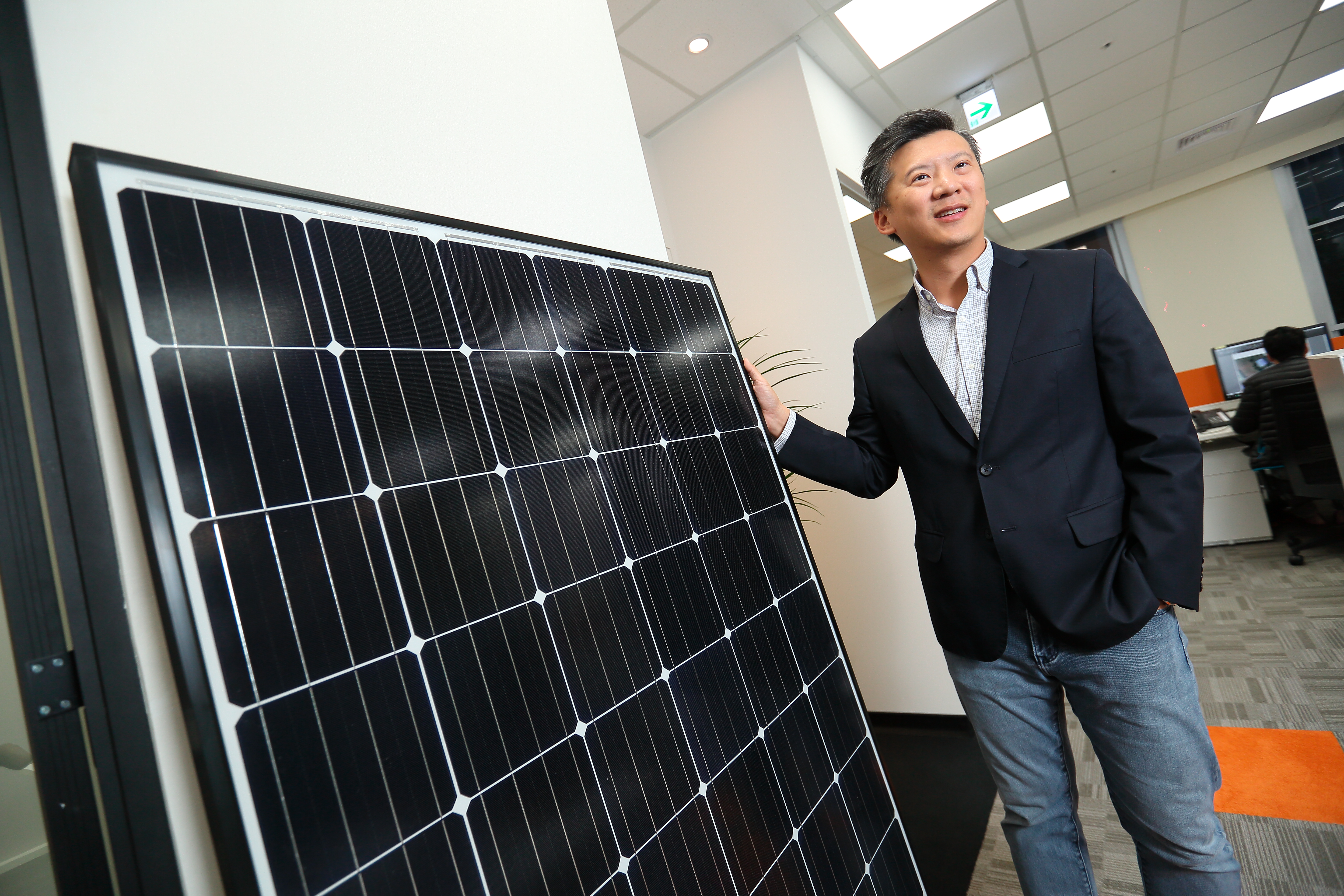 吳如宇指出，和市面上的太陽能設備開發商相比，首美更像是一家太陽能資產管理公司。